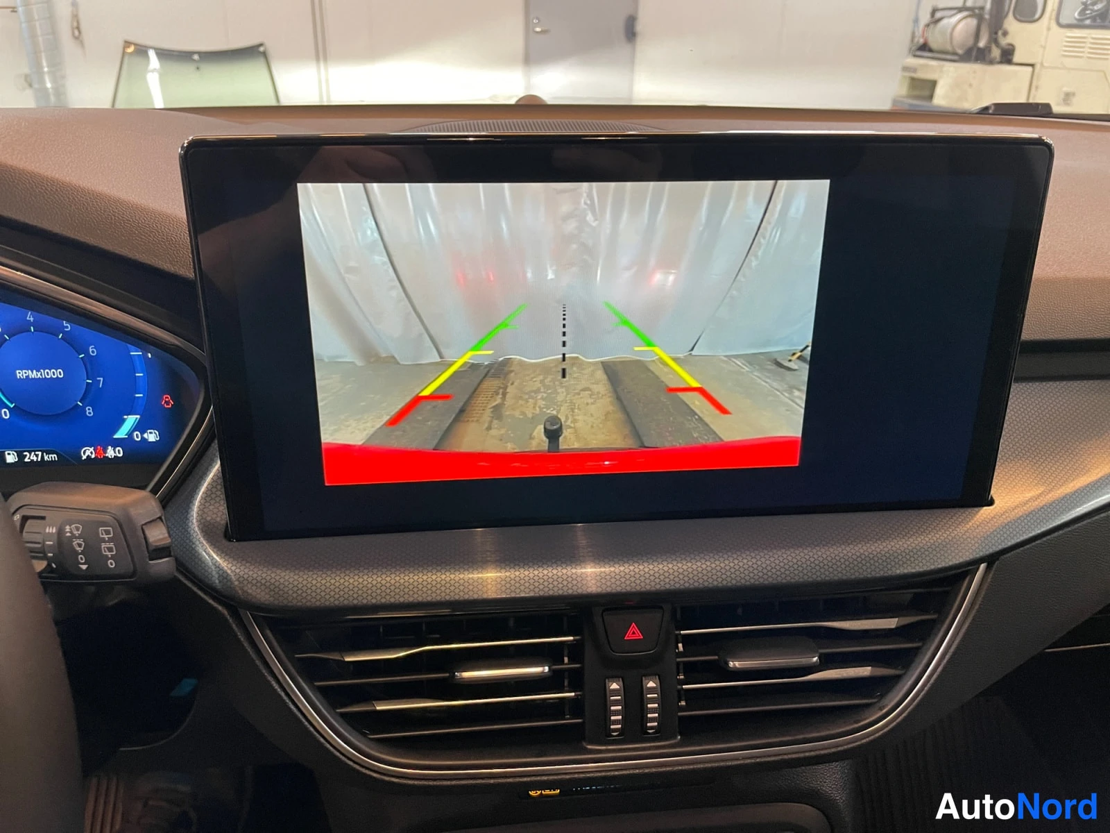 Punainen Ford Focus 2022, kuva 21
