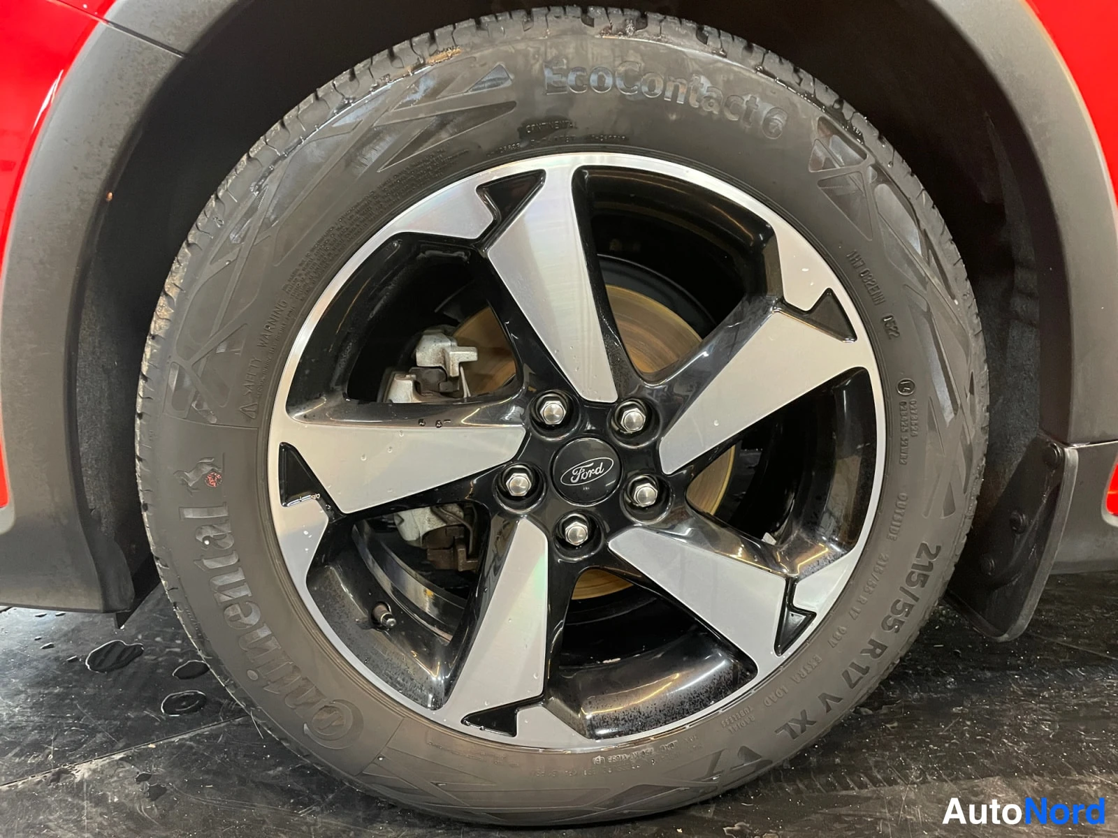 Punainen Ford Focus 2022, kuva 24