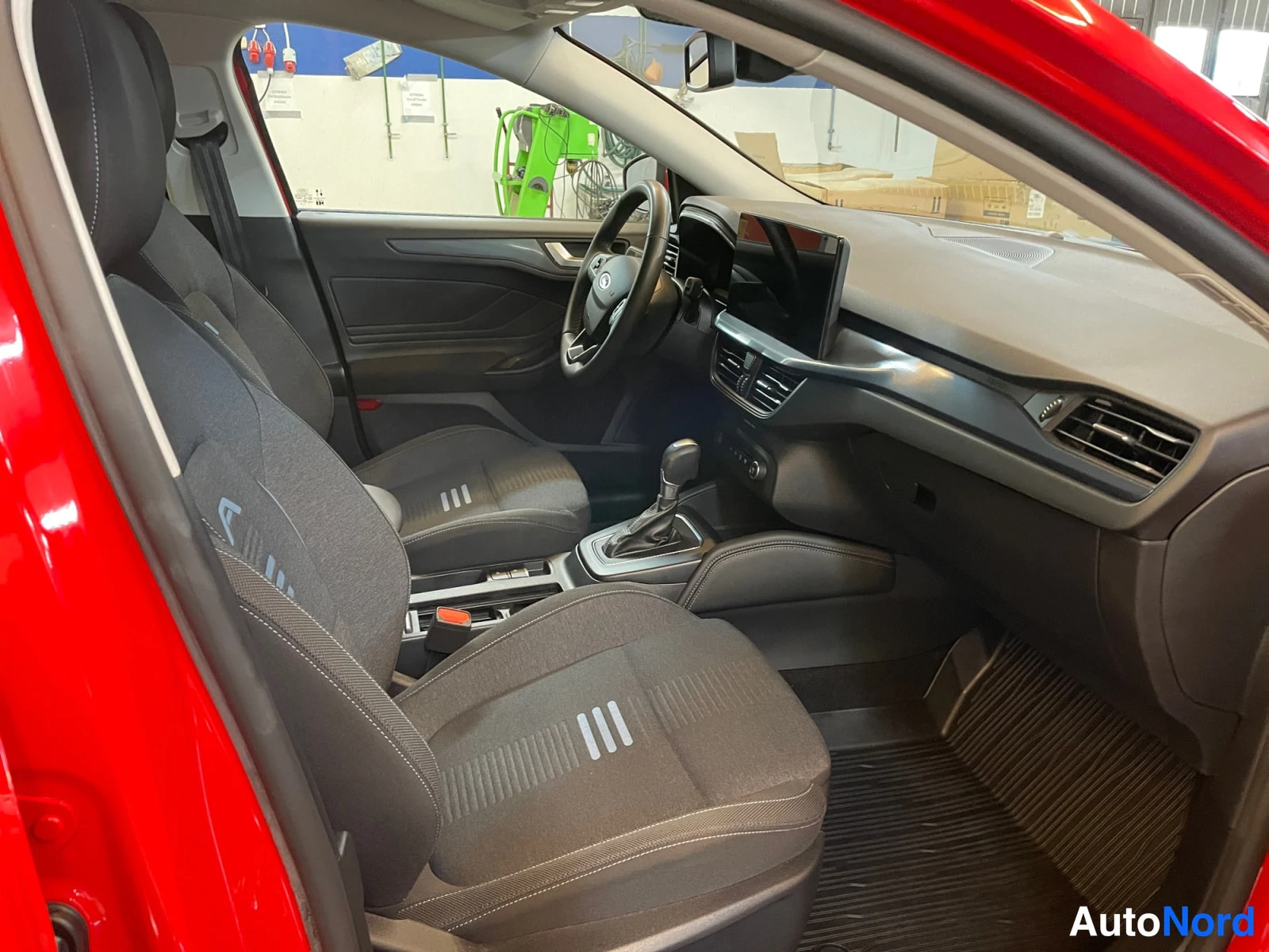 Punainen Ford Focus 2022, kuva 26