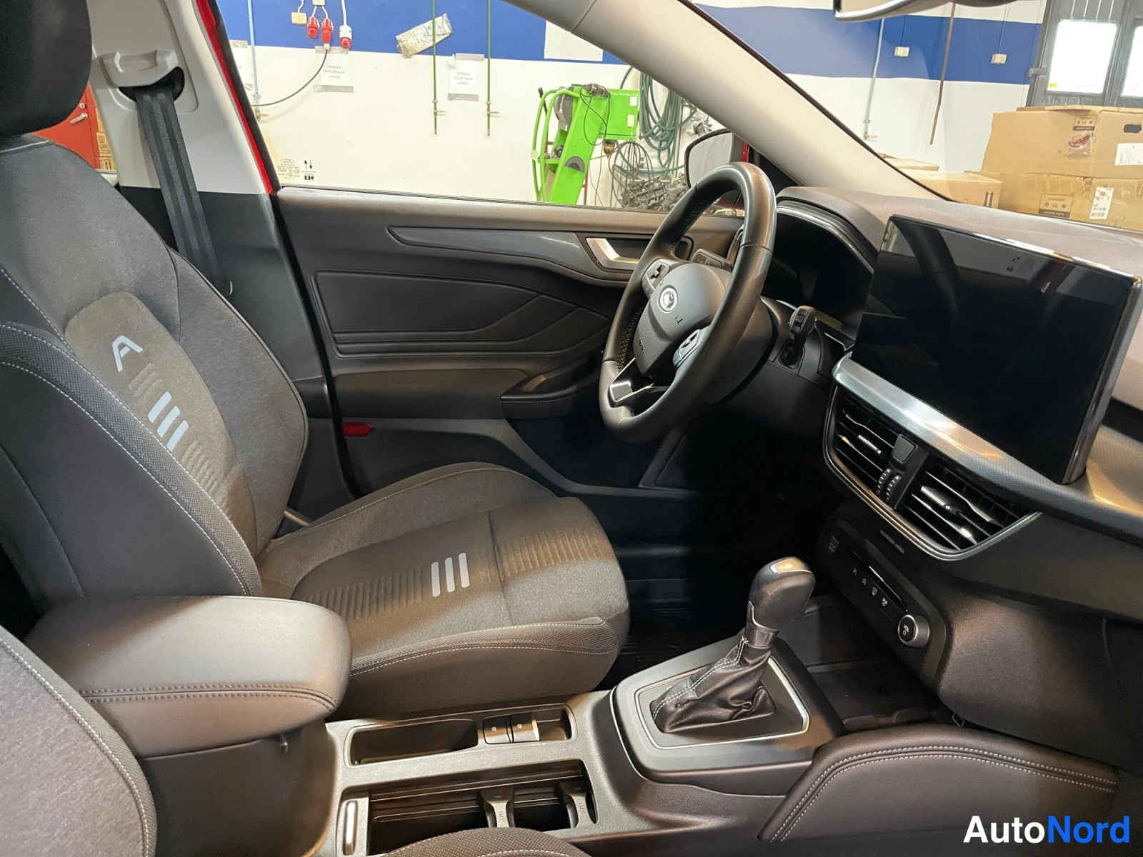 Punainen Ford Focus 2022, kuva 27
