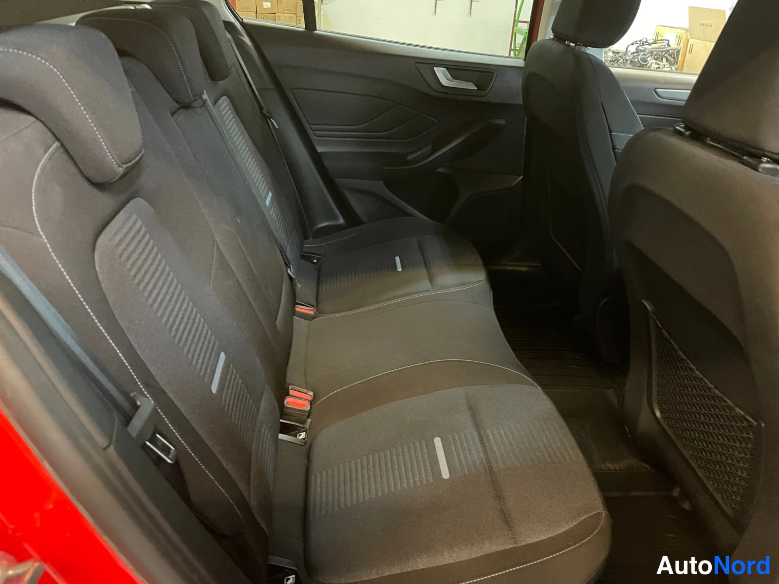 Punainen Ford Focus 2022, kuva 28