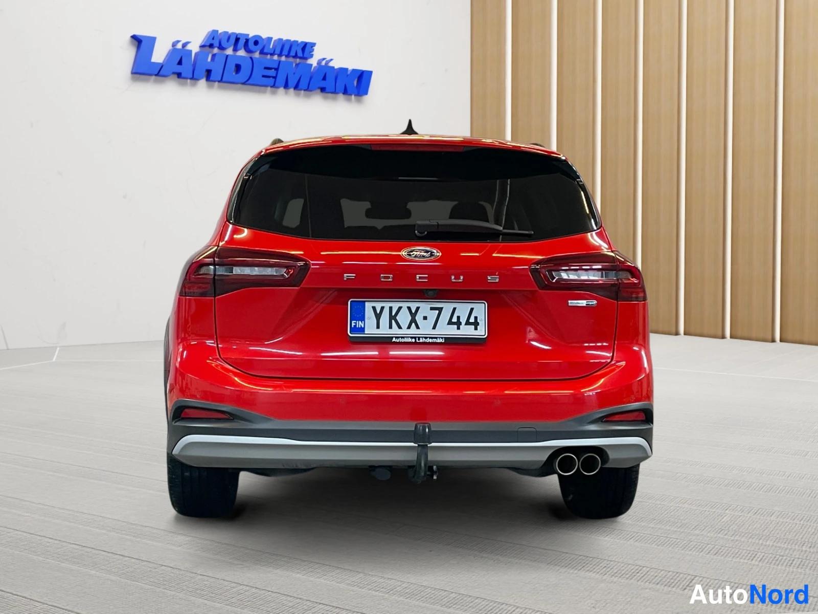 Punainen Ford Focus 2022, takaa, kuva 11