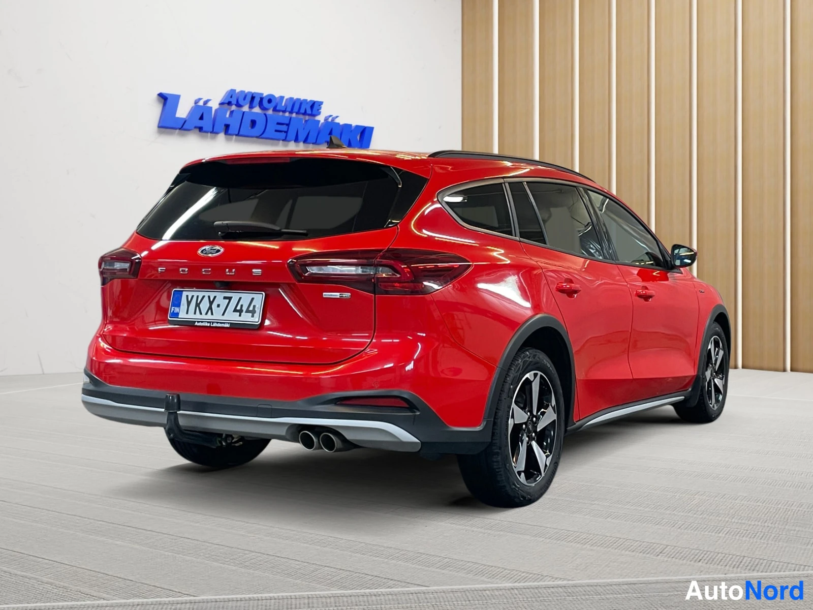 Punainen Ford Focus 2022, takaviisto, kuva 9