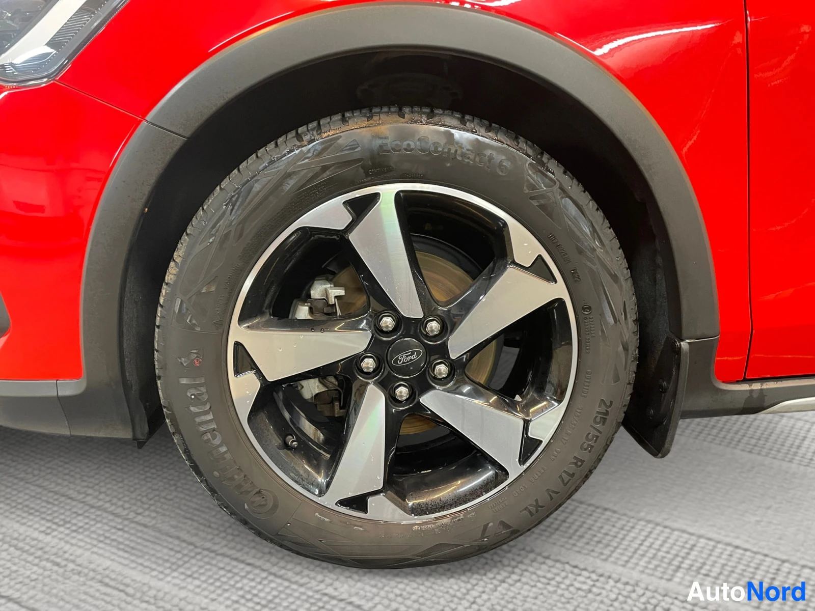 Punainen Ford Focus 2022, kuva 12