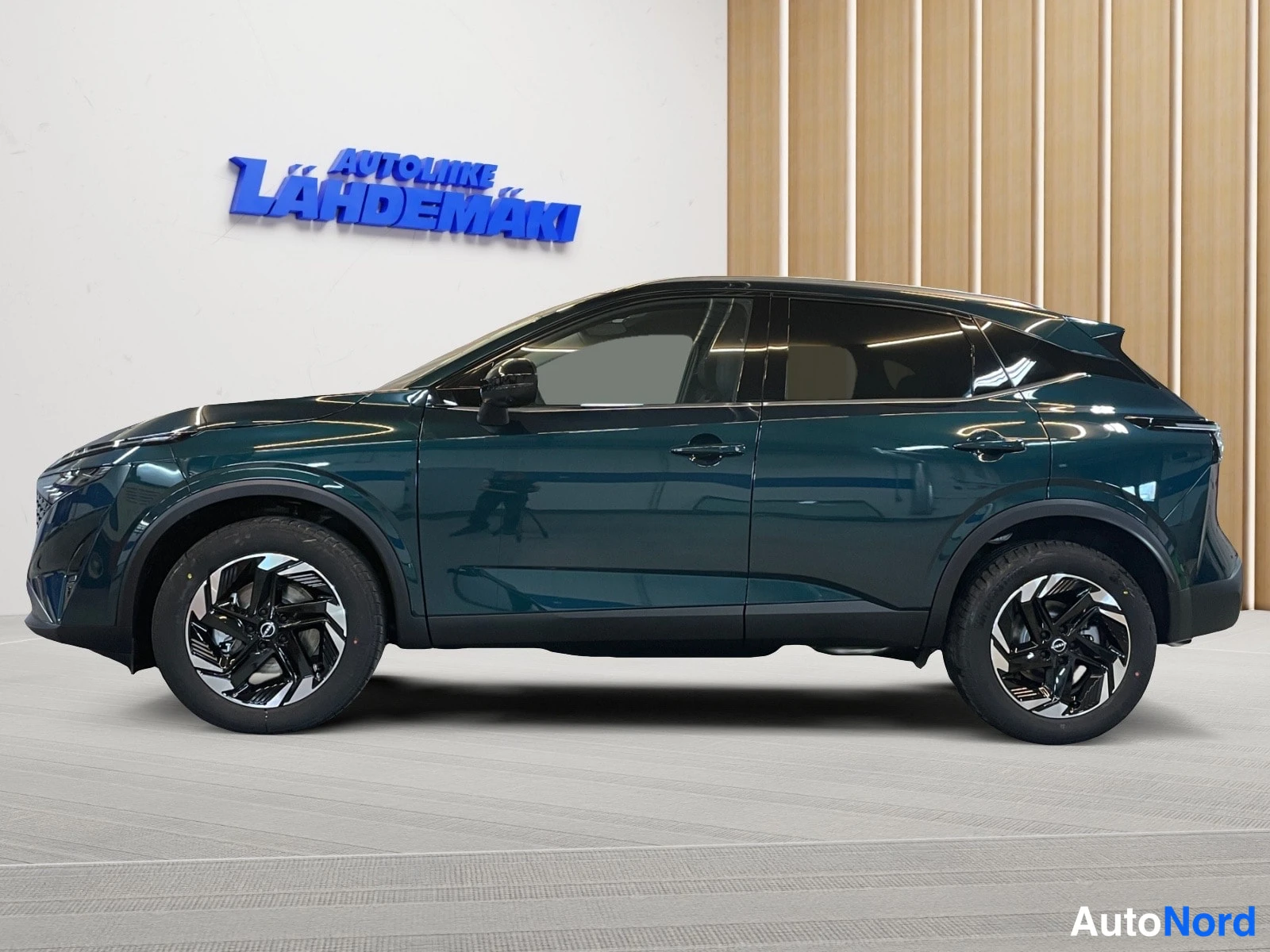 Green Nissan Qashqai 2026, side, photo 5