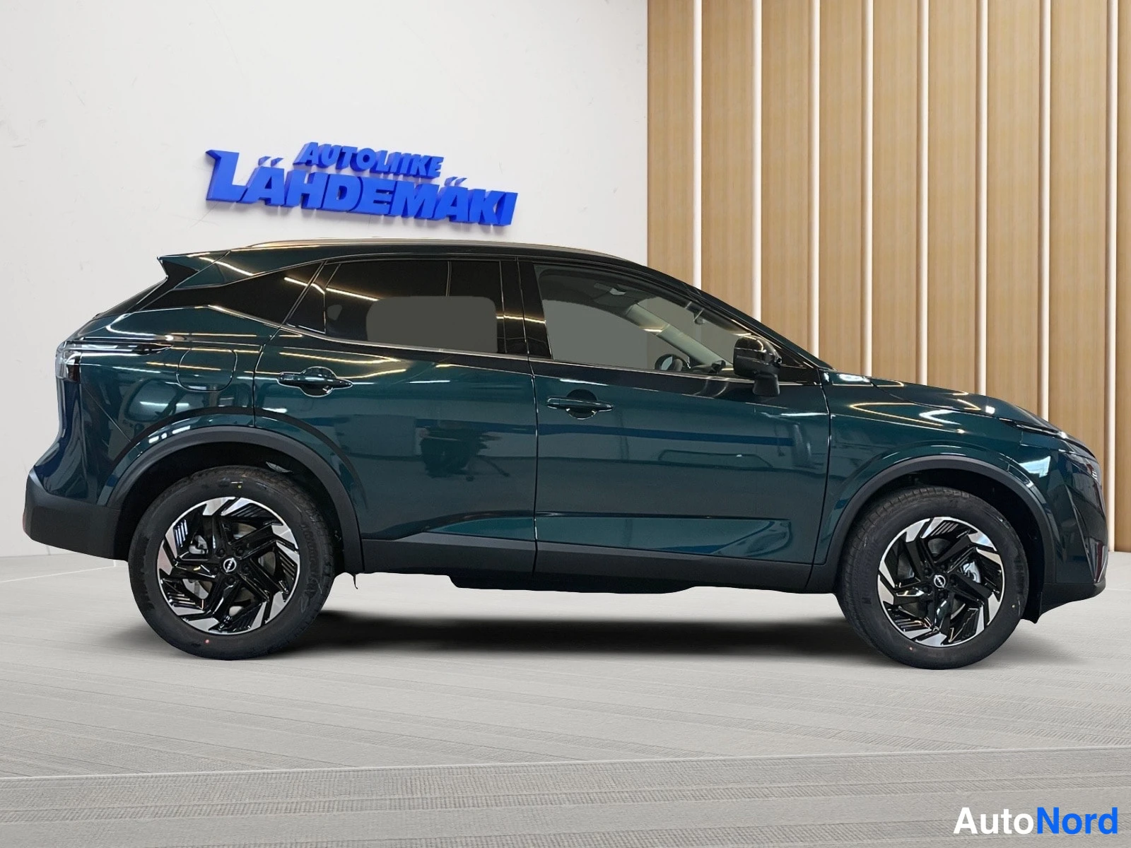 Green Nissan Qashqai 2026, side, photo 6