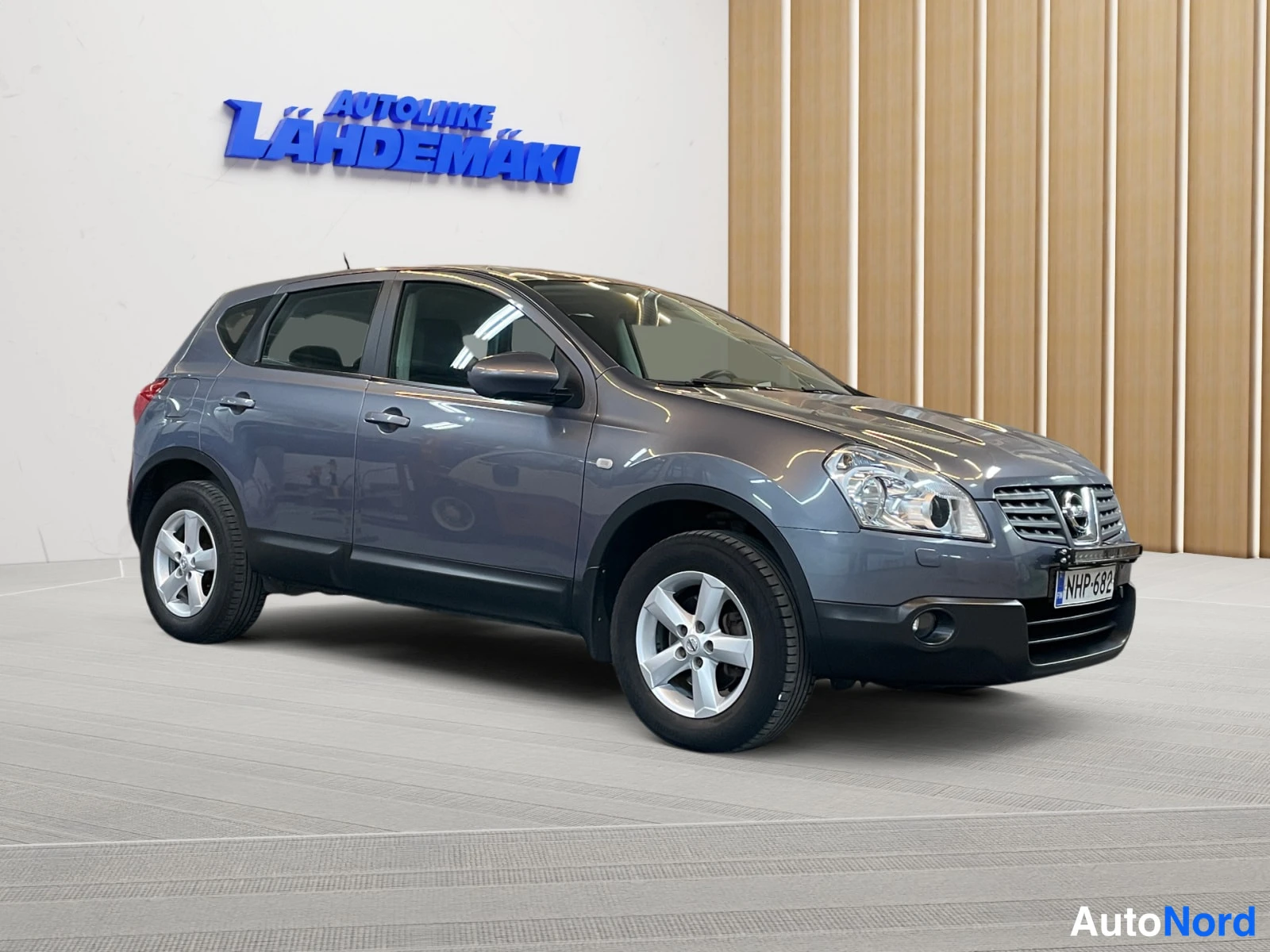 Sininen Nissan Qashqai 2008, etuviisto, keula oikealle, kuva 2