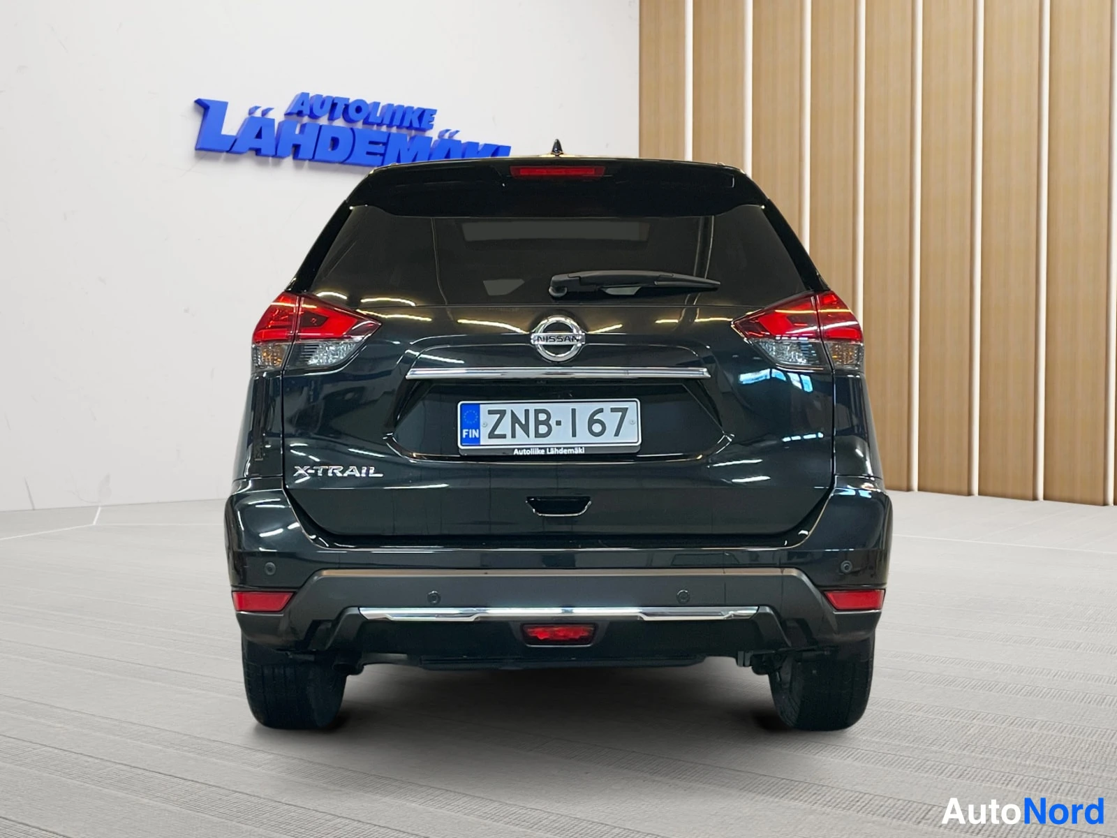 Musta Nissan X-Trail 2020, takaa, kuva 9
