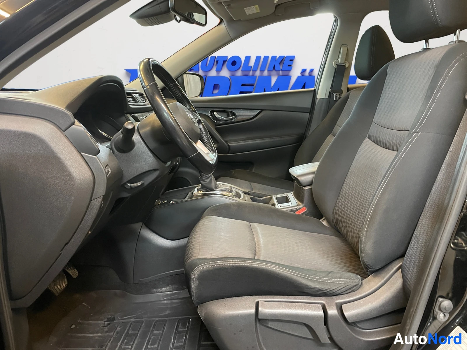Musta Nissan X-Trail 2020, kuva 11