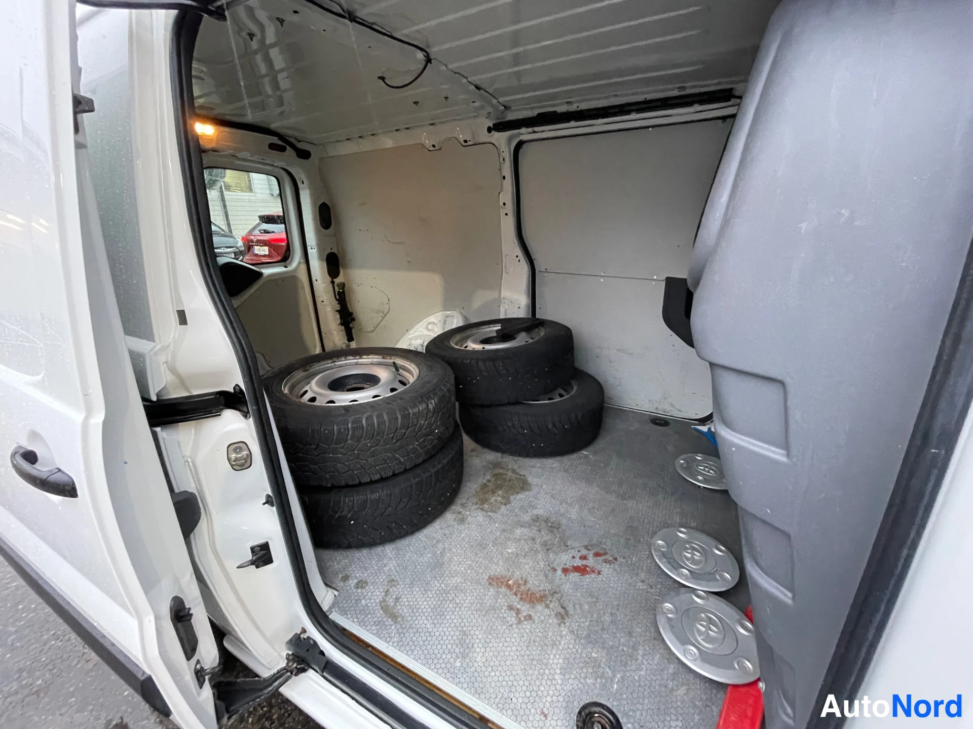 Valkoinen Toyota Proace 2015, kuva 17