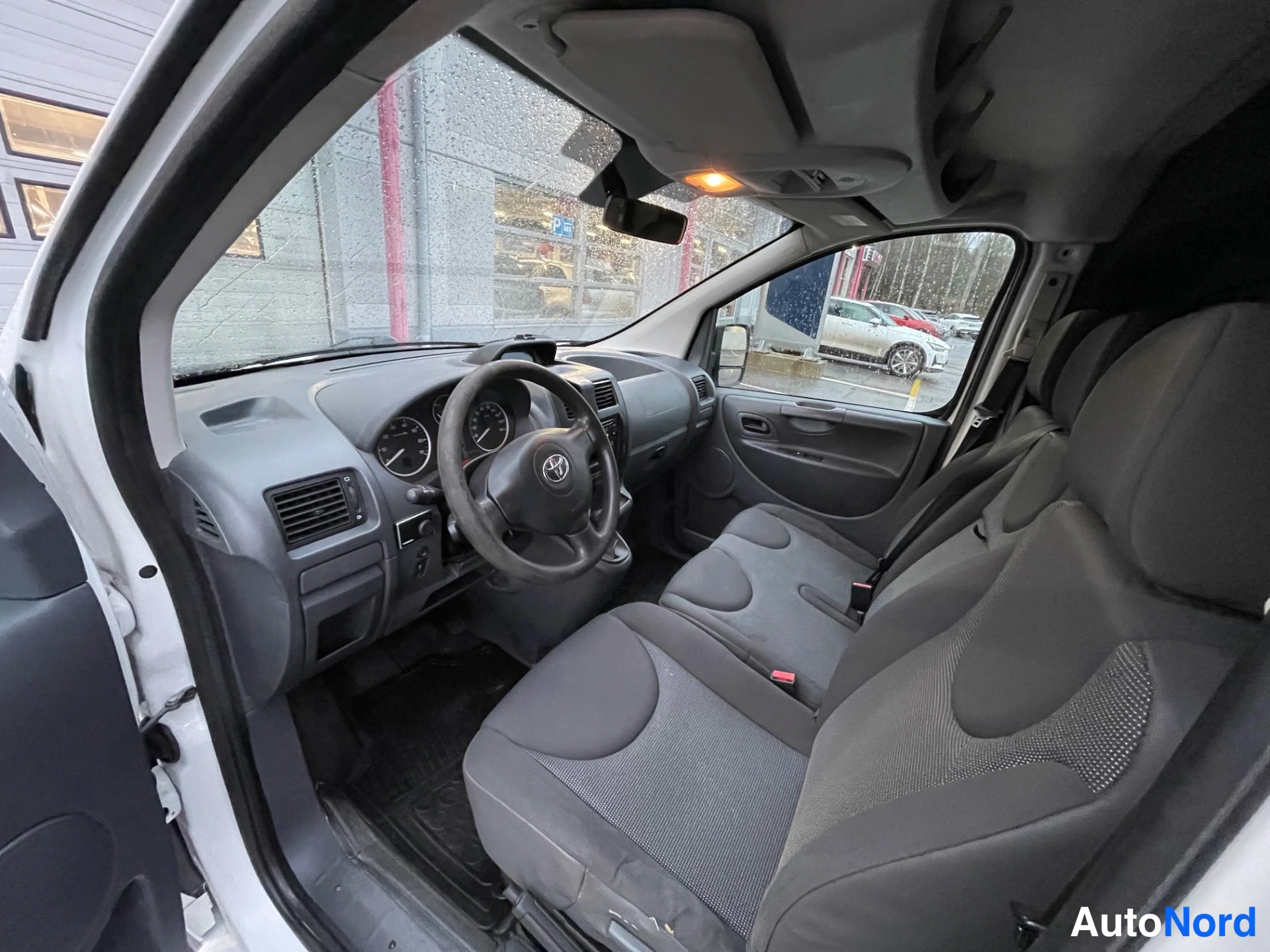 Valkoinen Toyota Proace 2015, kuva 10