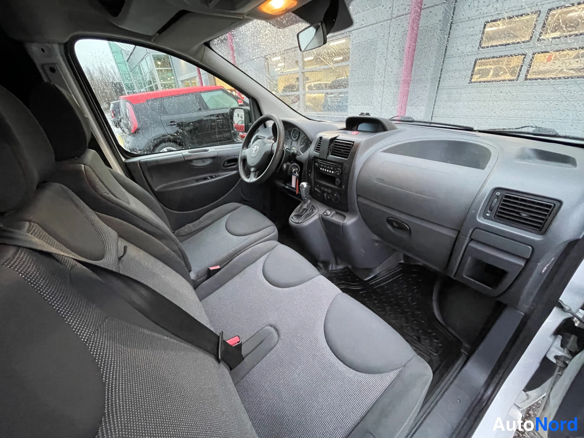 Valkoinen Toyota Proace 2015, kuva 11