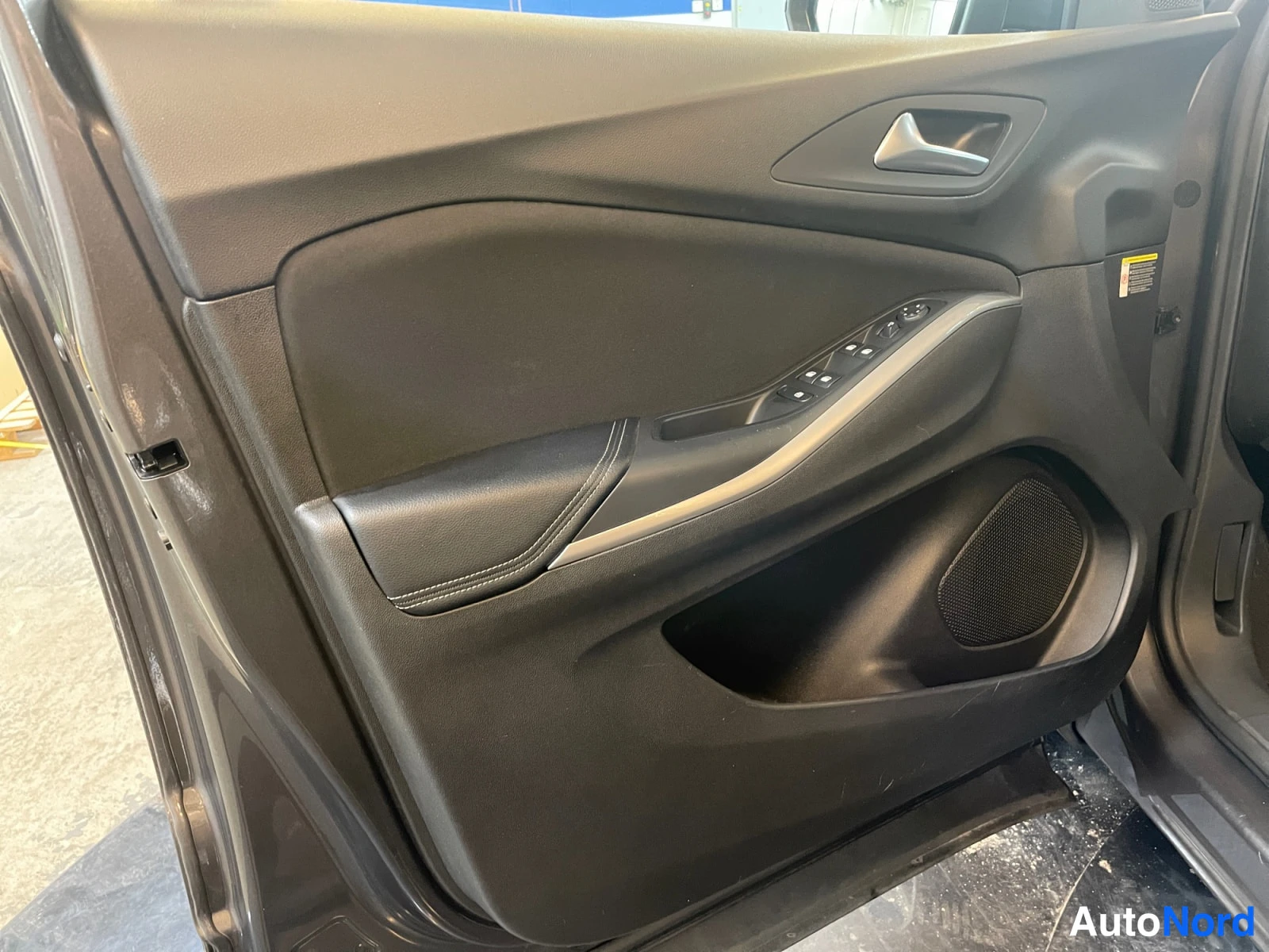 Harmaa Opel Grandland X 2018, kuva 12