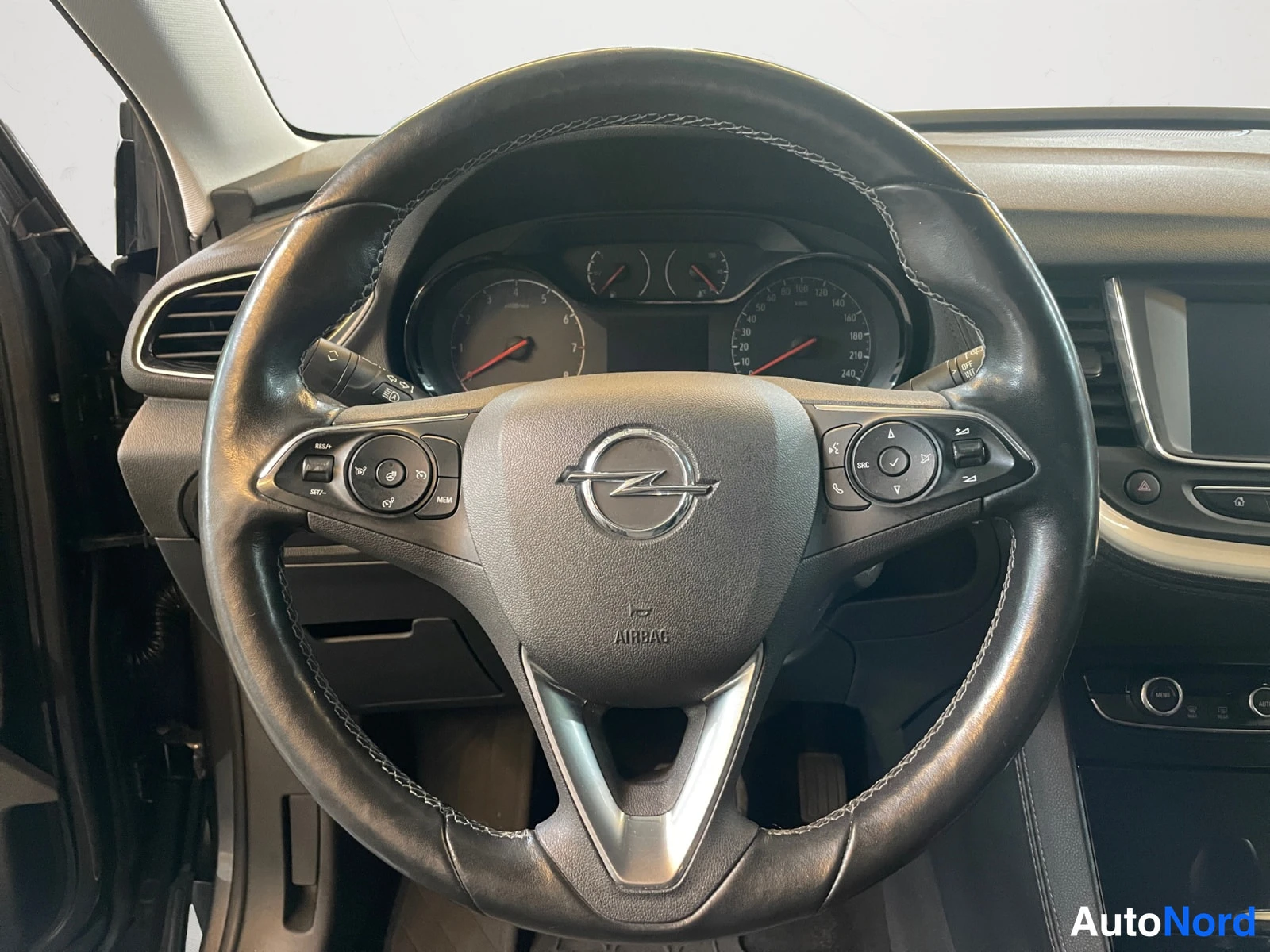 Harmaa Opel Grandland X 2018, kuva 13