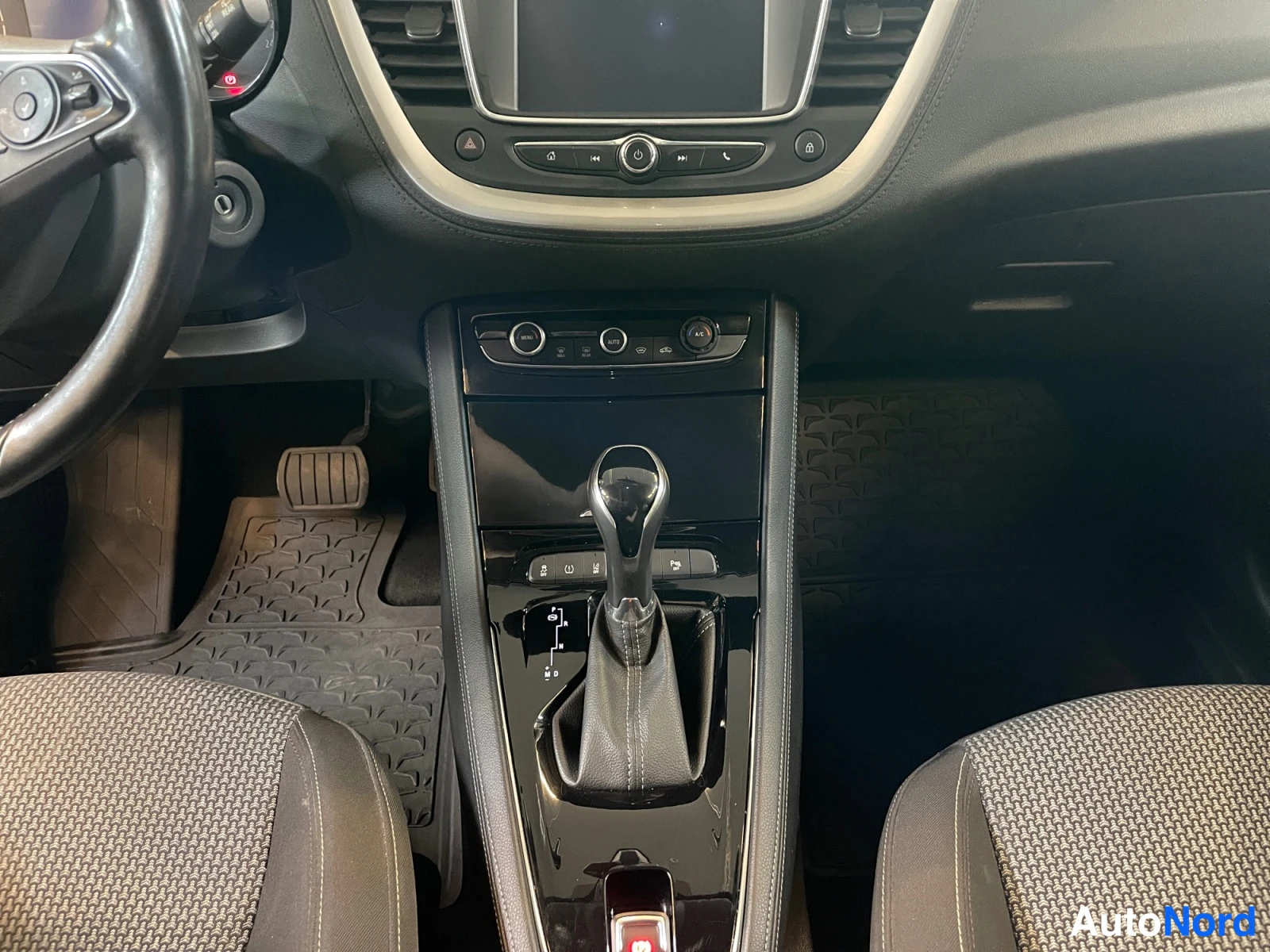 Harmaa Opel Grandland X 2018, kuva 15