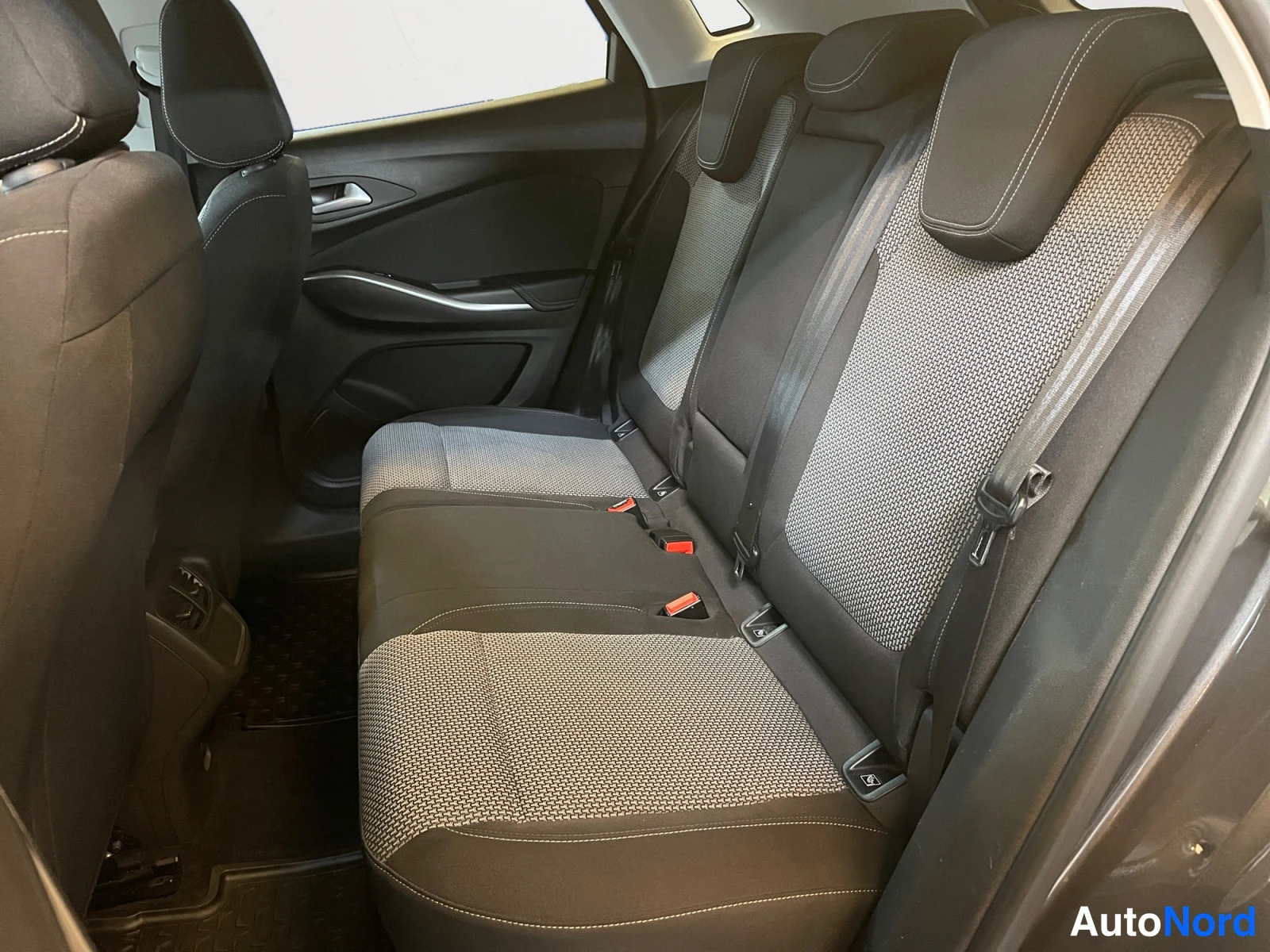 Harmaa Opel Grandland X 2018, kuva 16