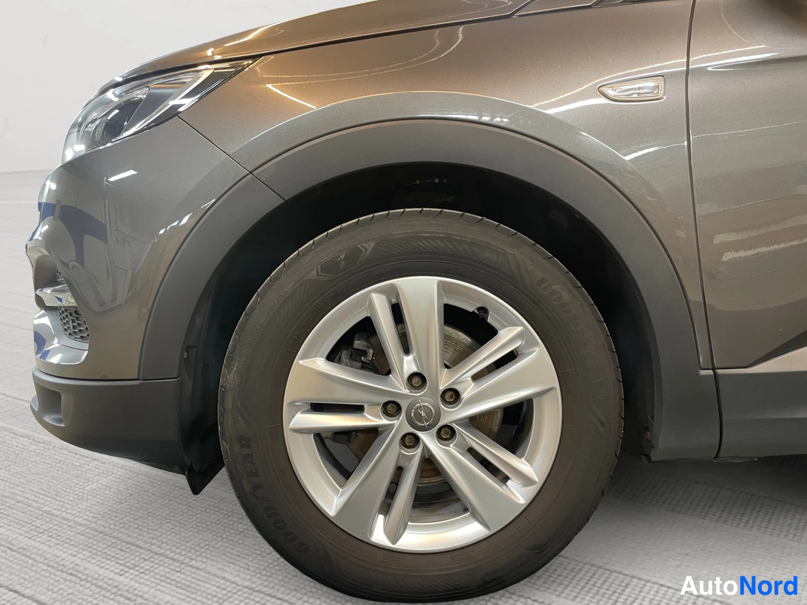 Harmaa Opel Grandland X 2018, etuviisto, keula vasemmalle, kuva 2