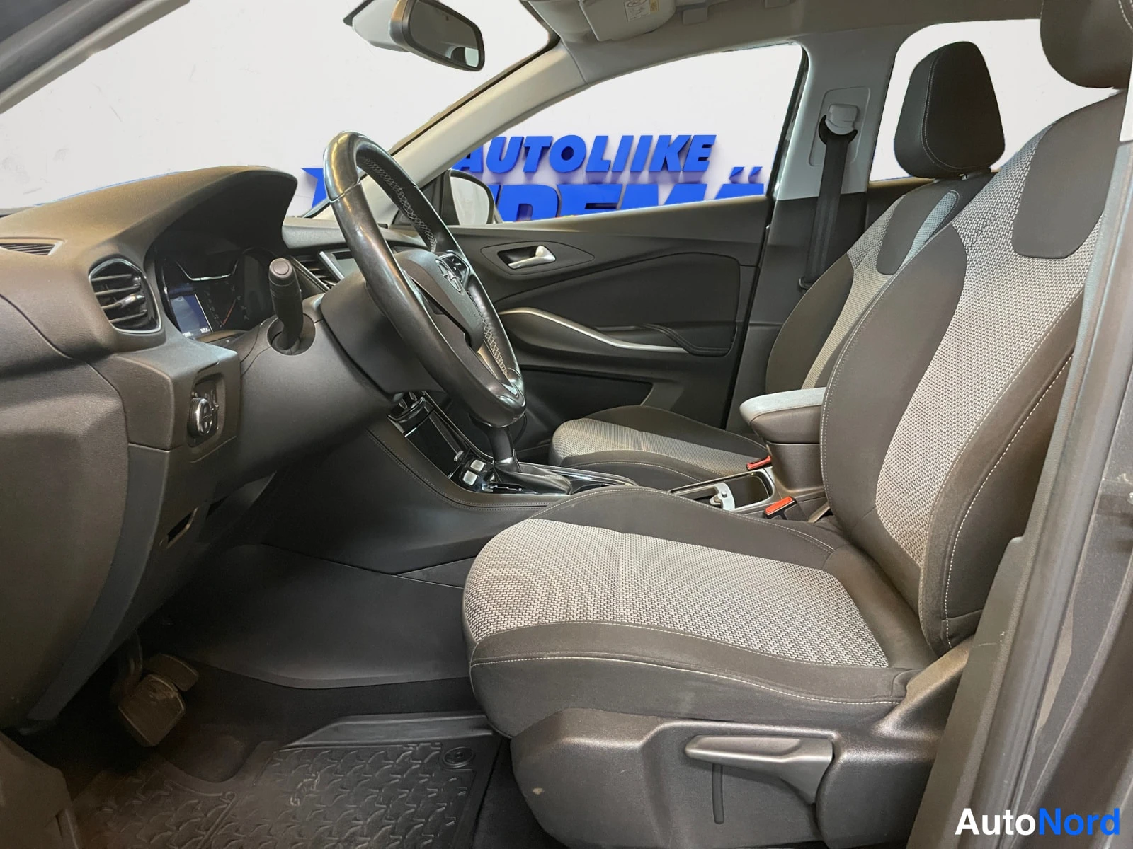 Harmaa Opel Grandland X 2018, kuva 11
