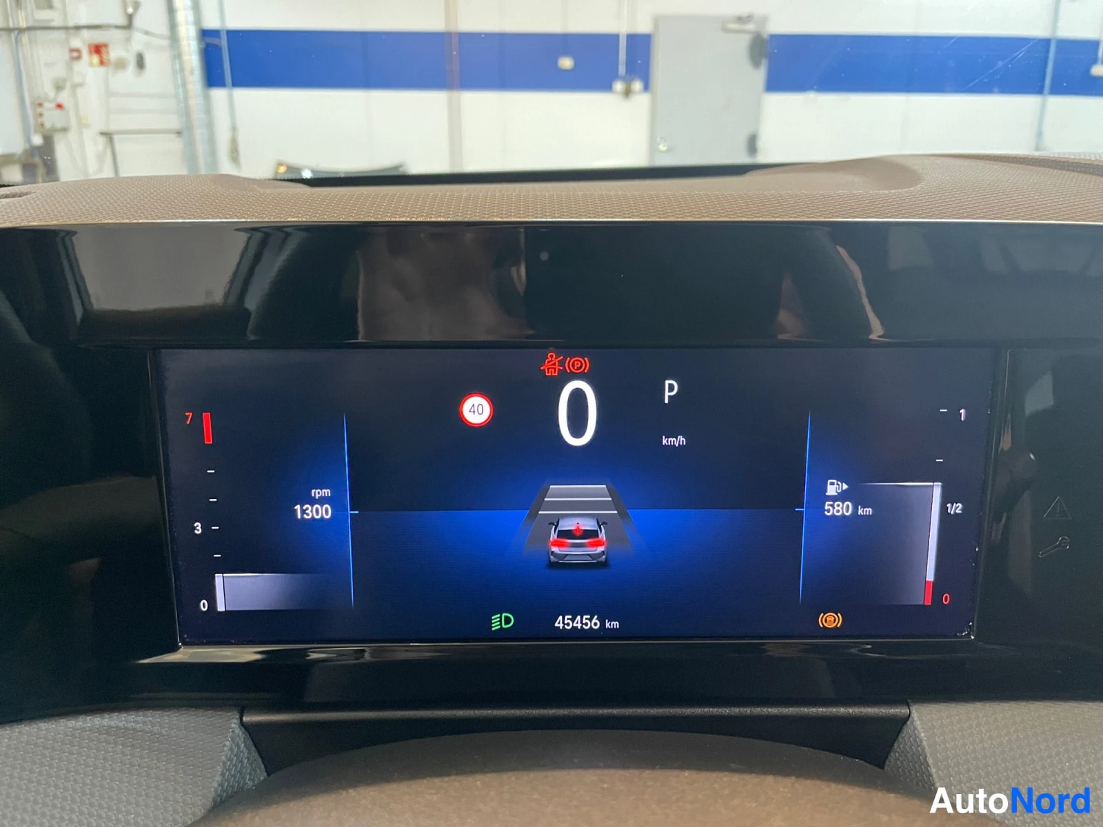 Valkoinen Opel Astra 2024, kuva 13
