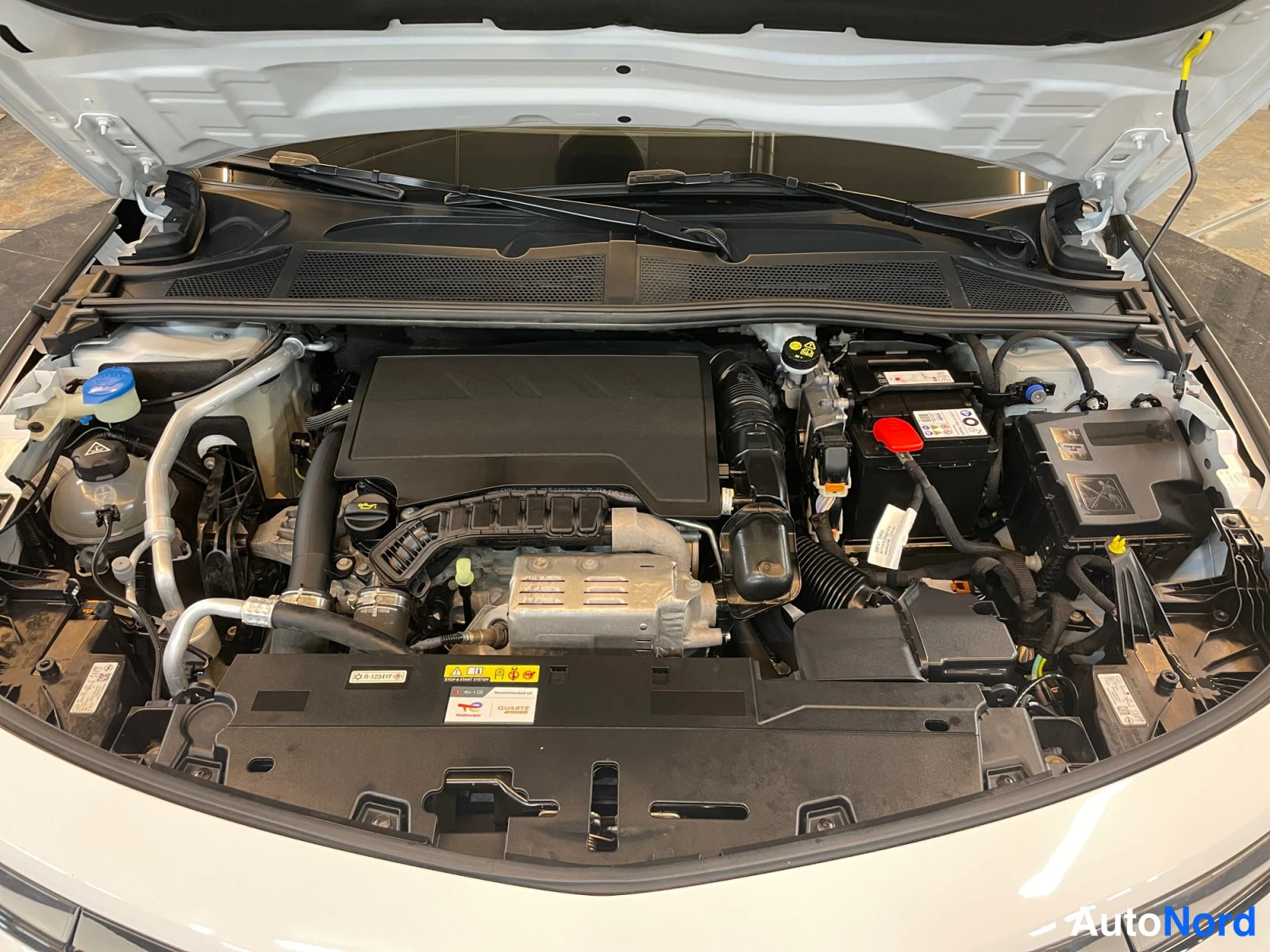 Valkoinen Opel Astra 2024, kuva 21