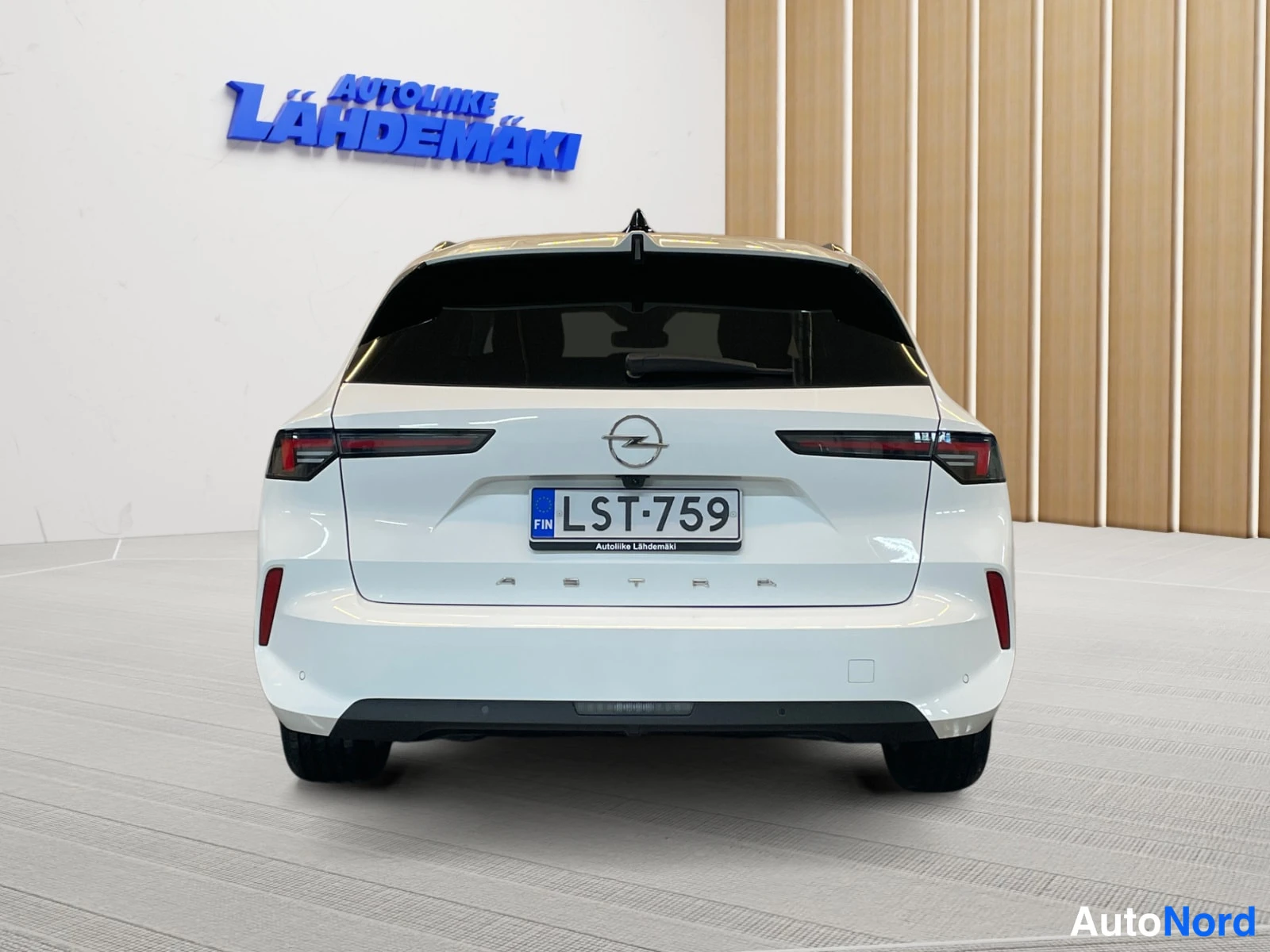 Valkoinen Opel Astra 2024, takaa, kuva 9