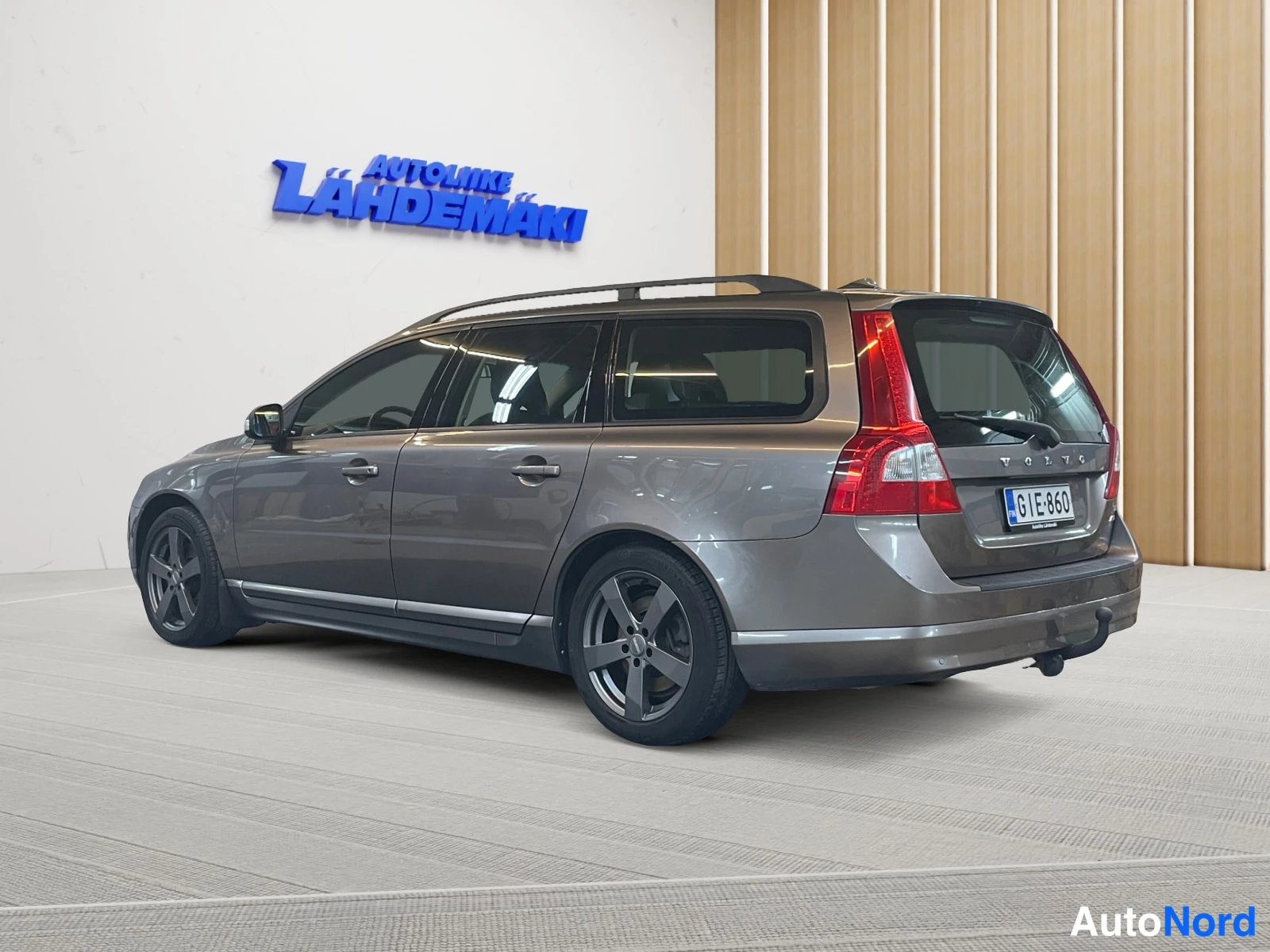 Harmaa Volvo V70 2008, takaviisto, kuva 6