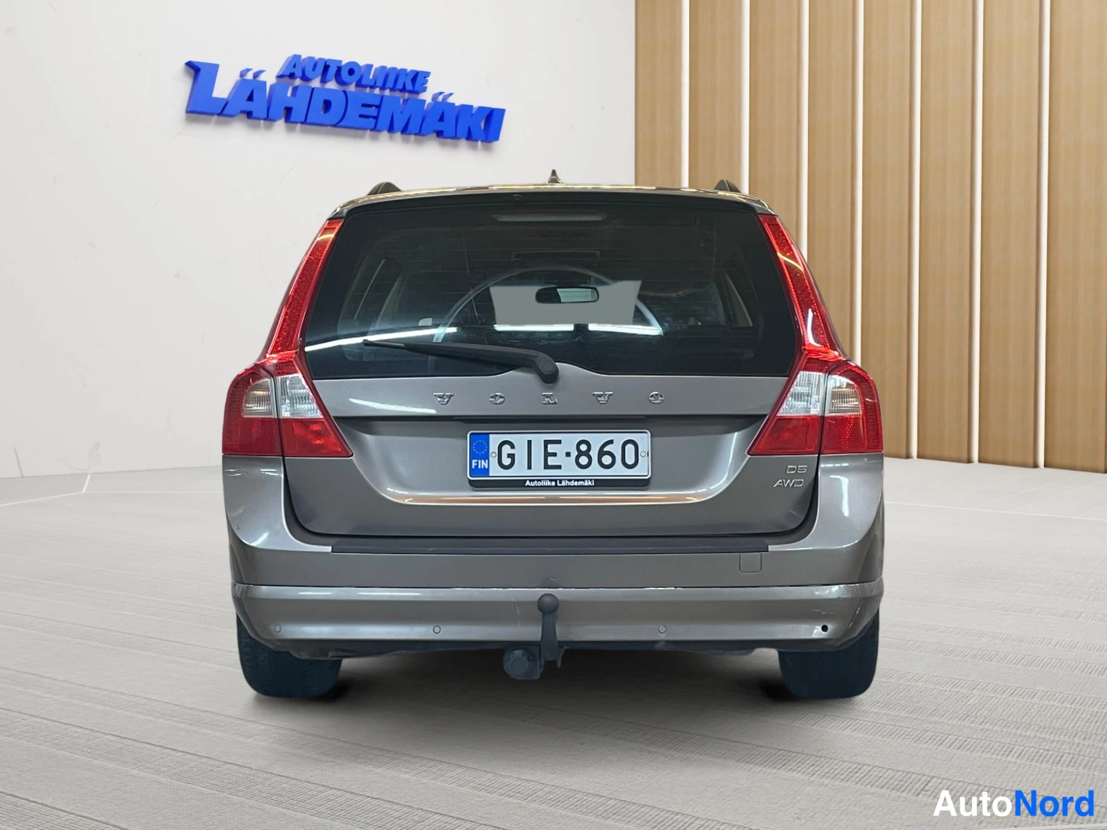 Harmaa Volvo V70 2008, takaa, kuva 9