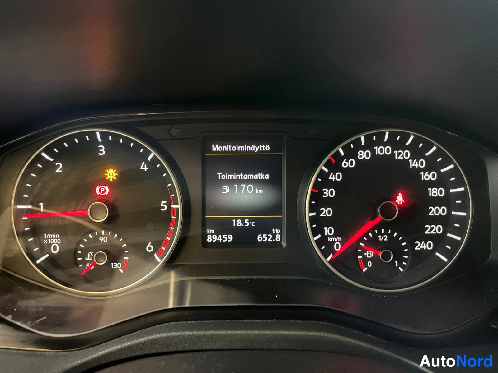 Sininen Volkswagen Amarok 2020, kuva 15