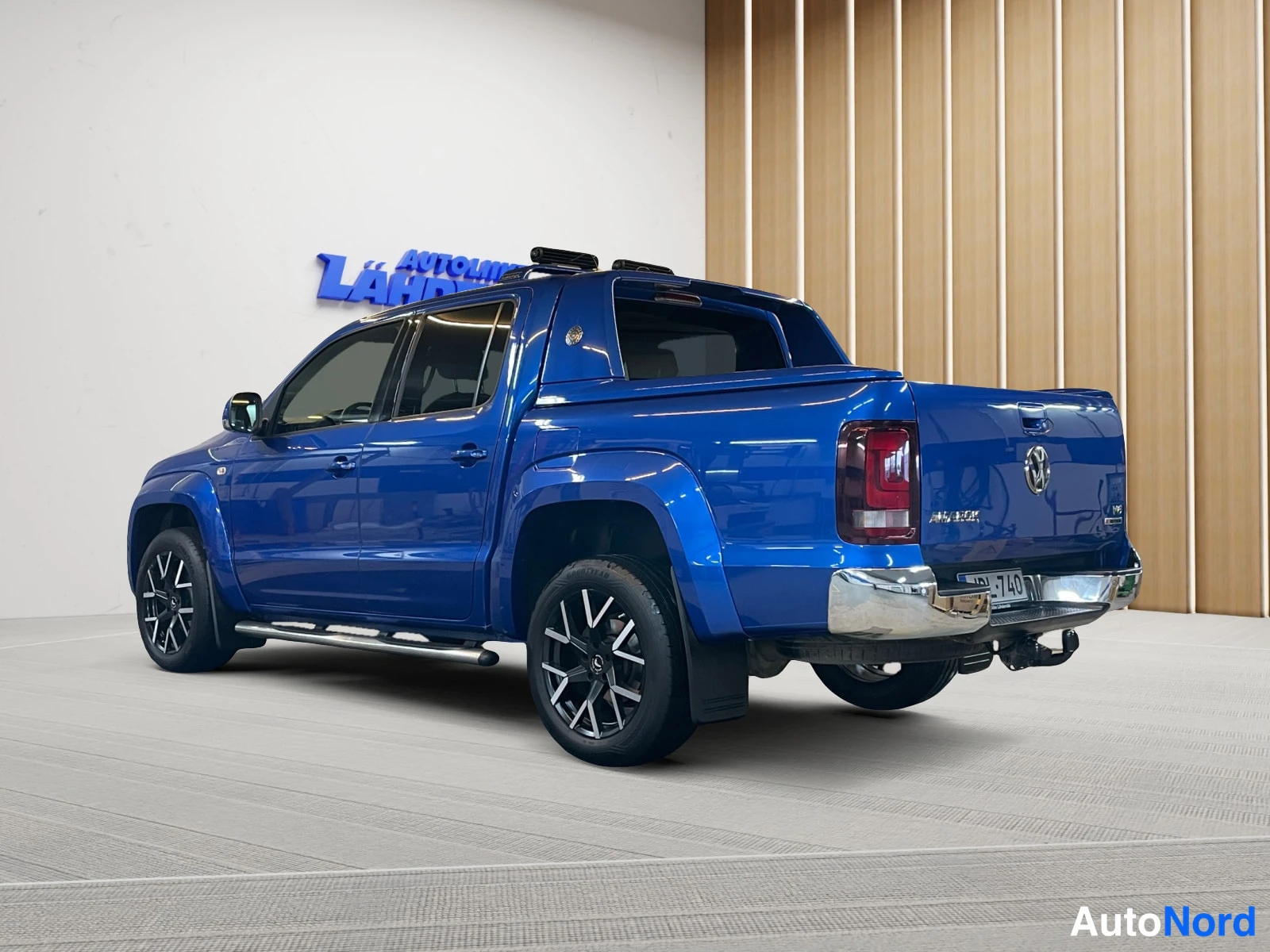 Sininen Volkswagen Amarok 2020, takaviisto, kuva 6