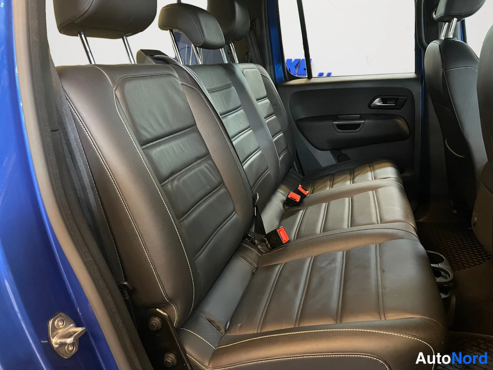 Sininen Volkswagen Amarok 2020, kuva 24