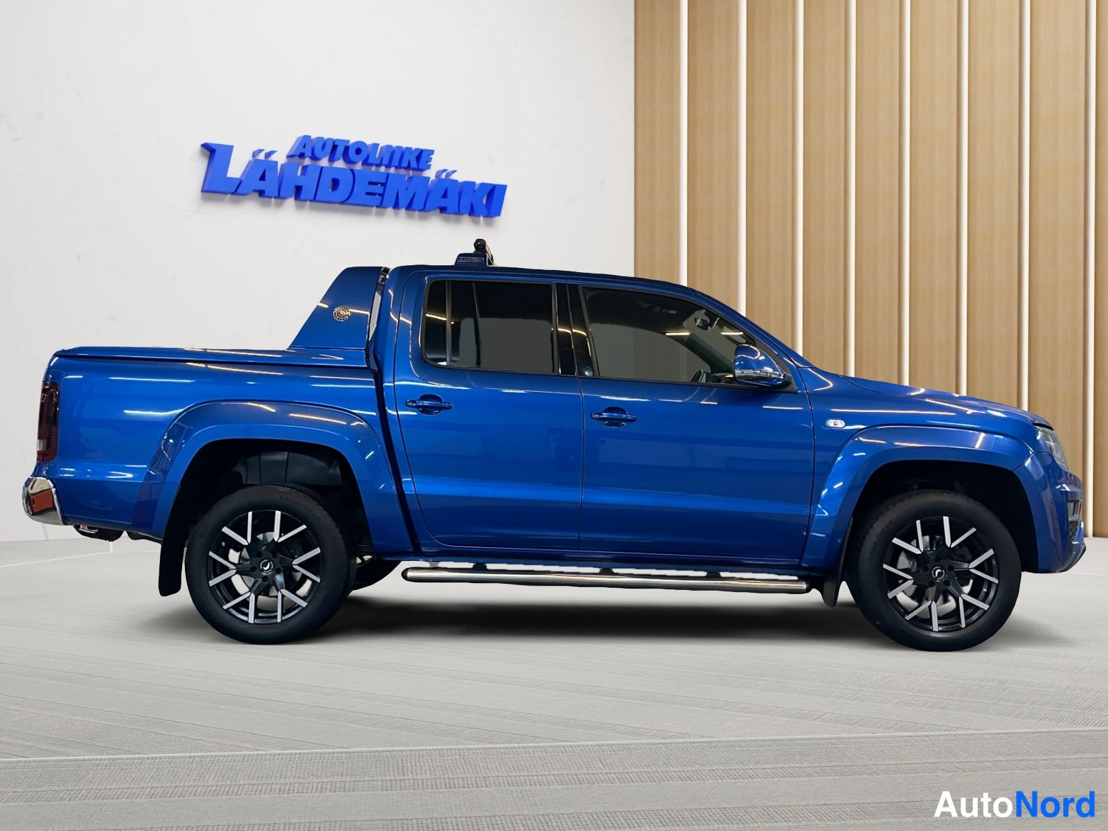 Sininen Volkswagen Amarok 2020, sivulta, kuva 5