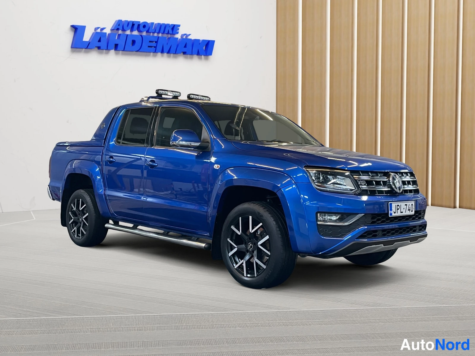 Sininen Volkswagen Amarok 2020, etuviisto, keula oikealle, kuva 2
