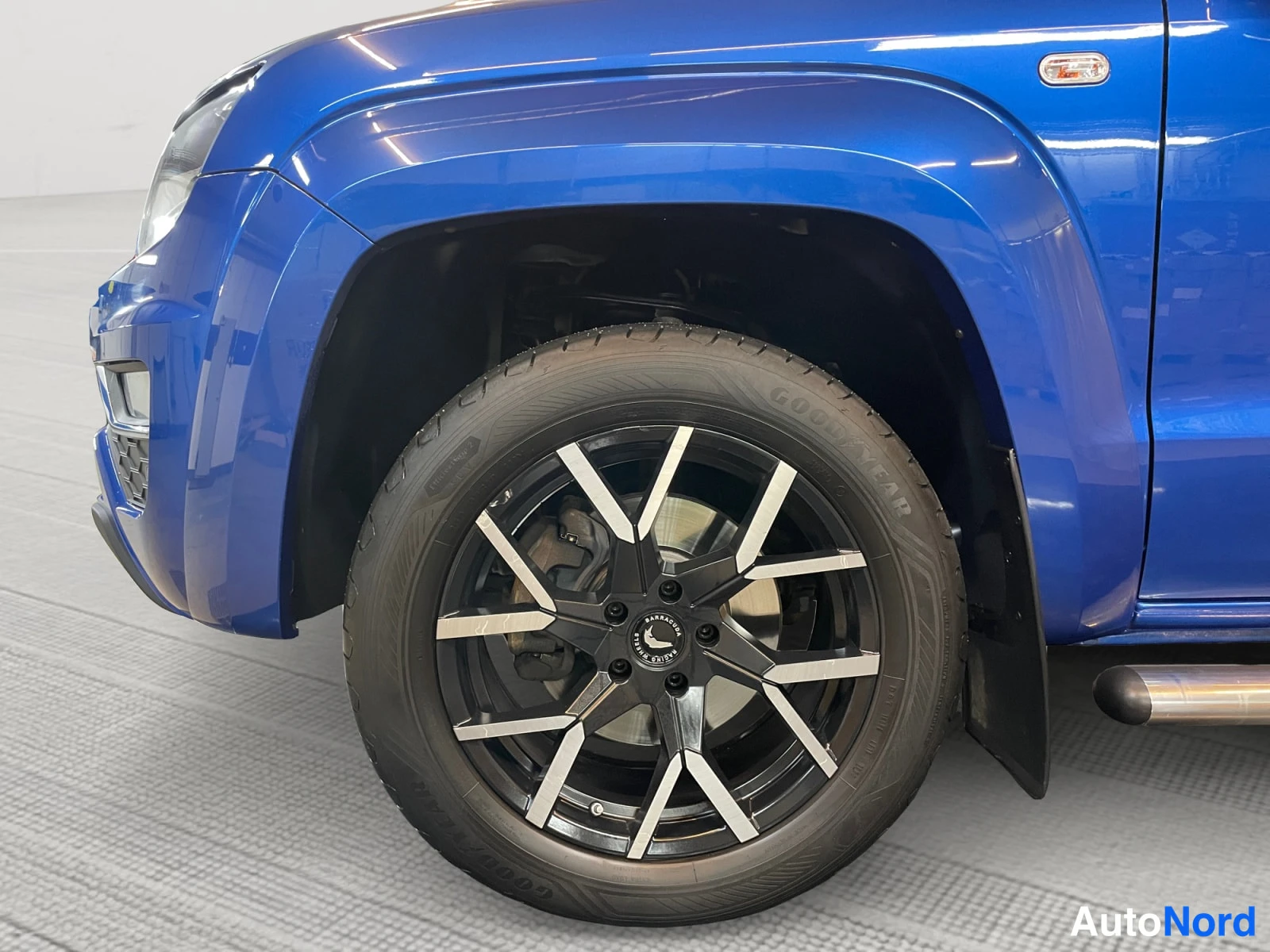 Sininen Volkswagen Amarok 2020, kuva 23