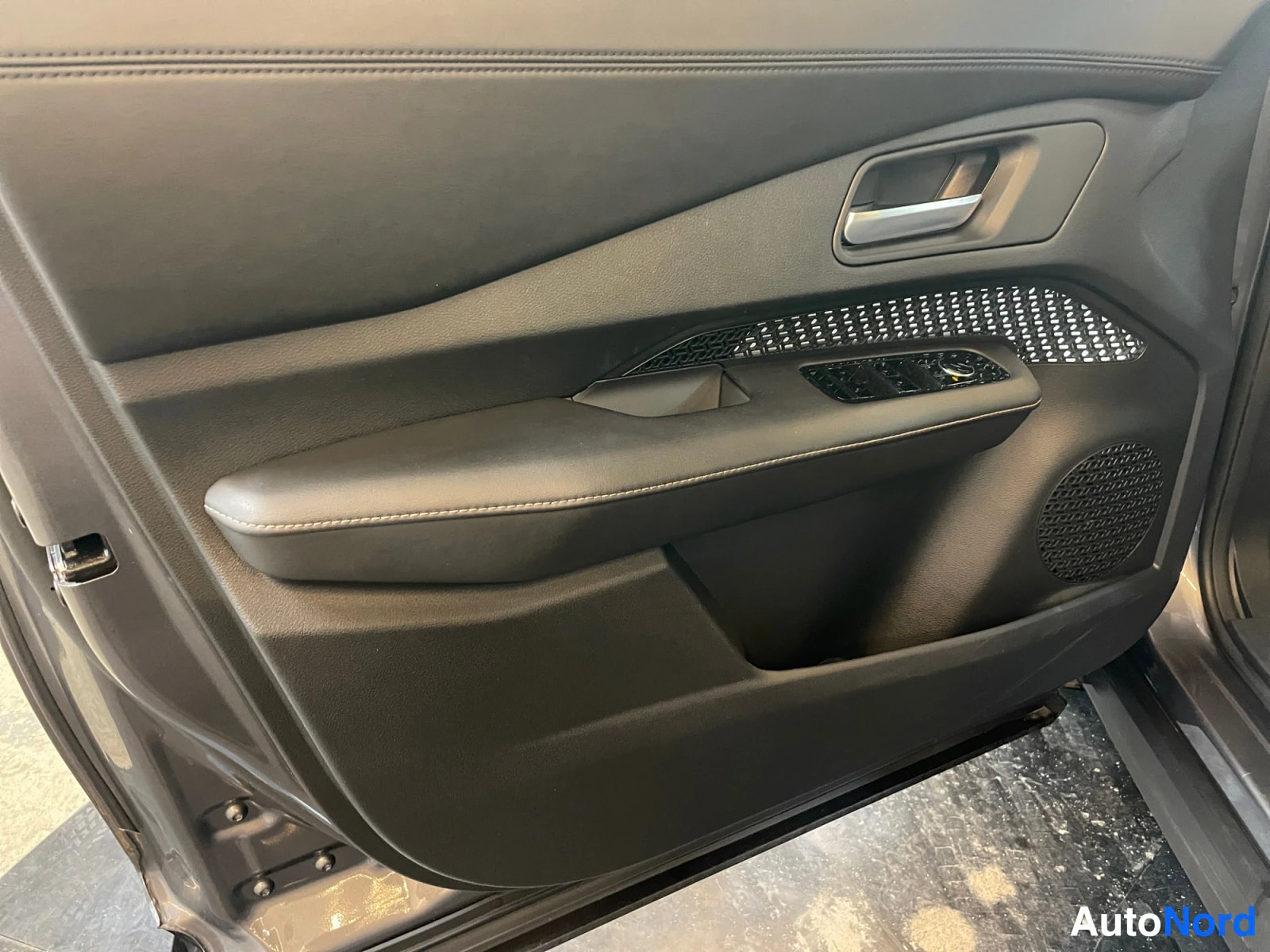 Grey Nissan Ariya 2023, photo 10