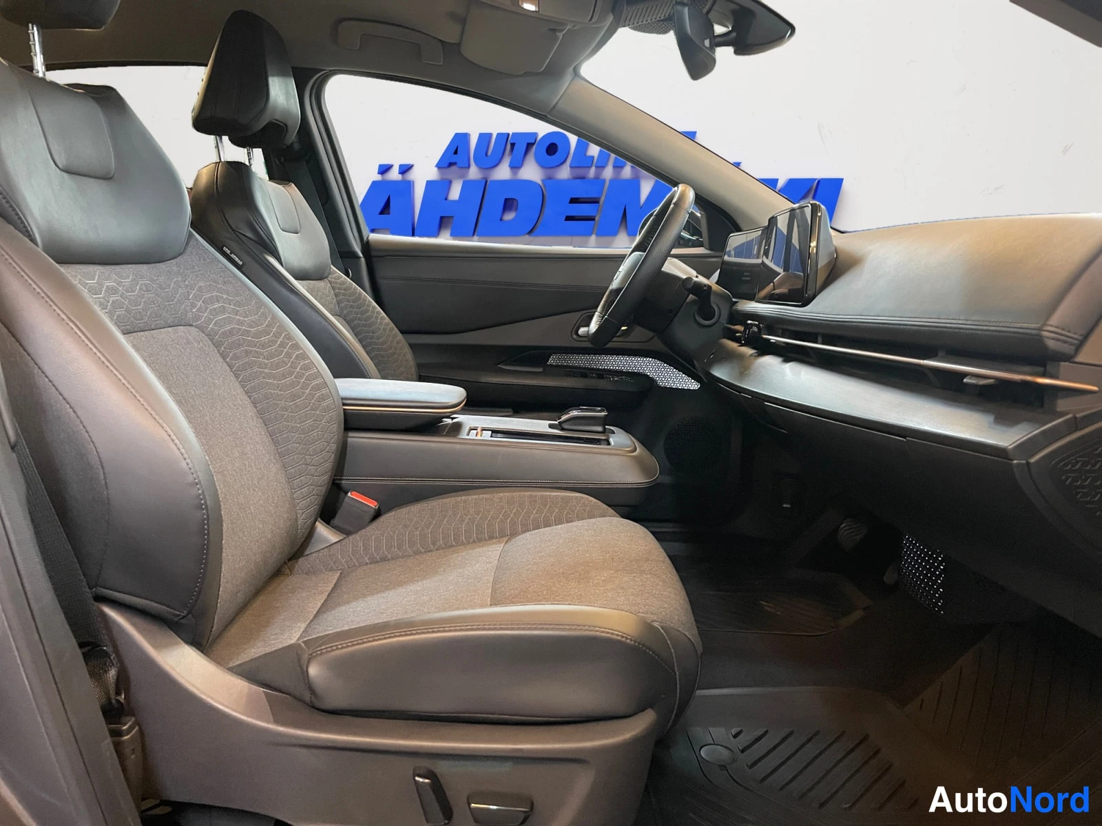Grey Nissan Ariya 2023, photo 16