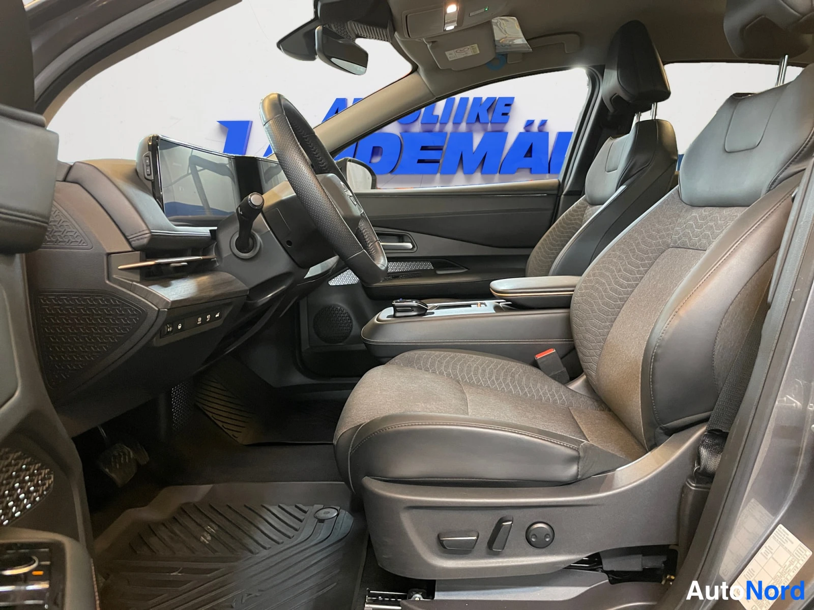 Grey Nissan Ariya 2023, photo 9