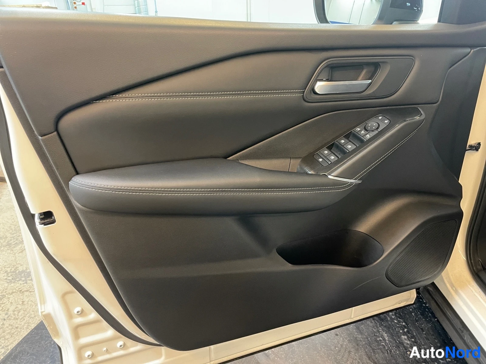 White Nissan Qashqai 2024, photo 11