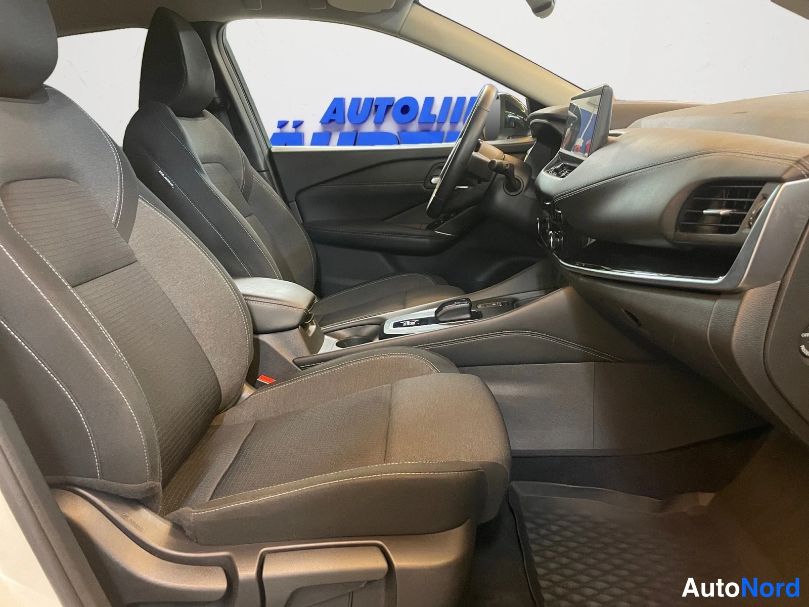 White Nissan Qashqai 2024, photo 17