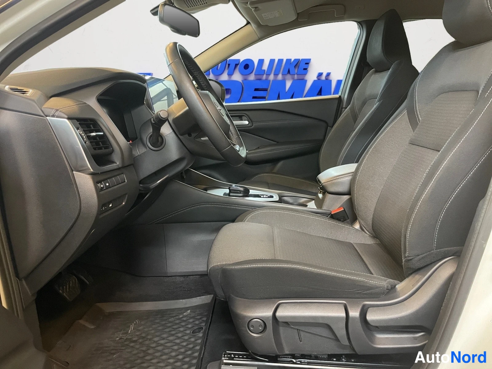 White Nissan Qashqai 2024, photo 10