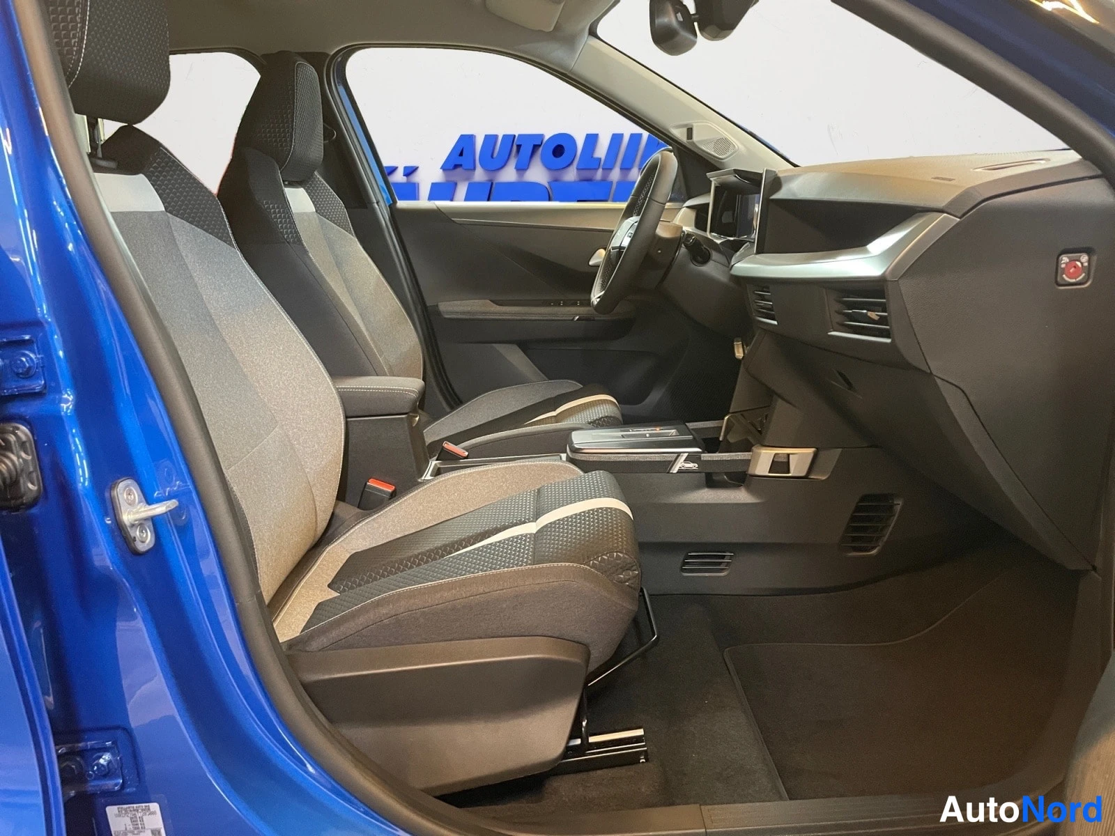 Blue Opel Frontera 2026, photo 23