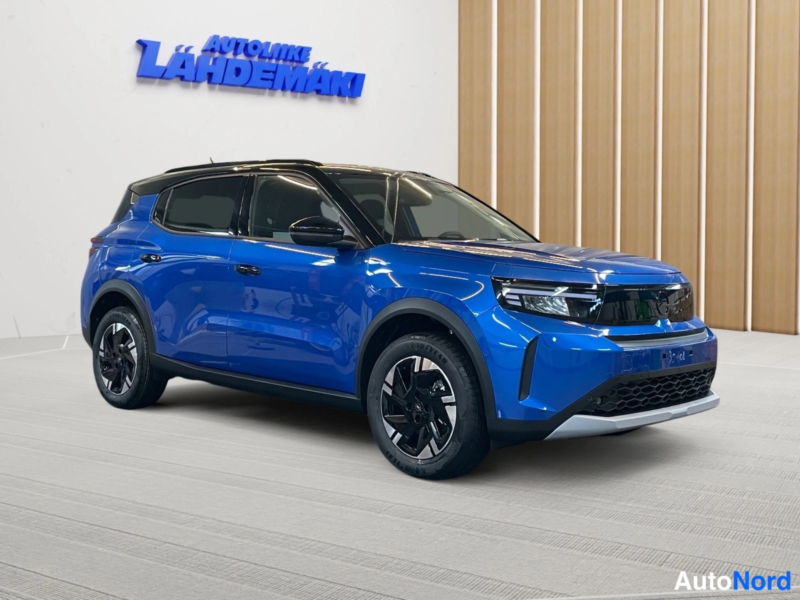 Blue Opel Frontera 2026, front three-quarter, nose to the right, photo 3
