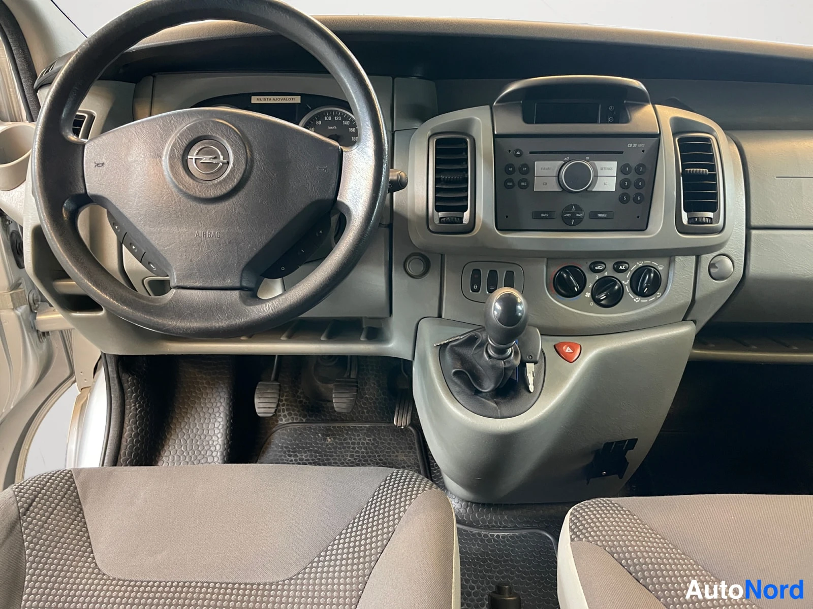 Harmaa Opel Vivaro 2008, ohjaamo, kuva 10