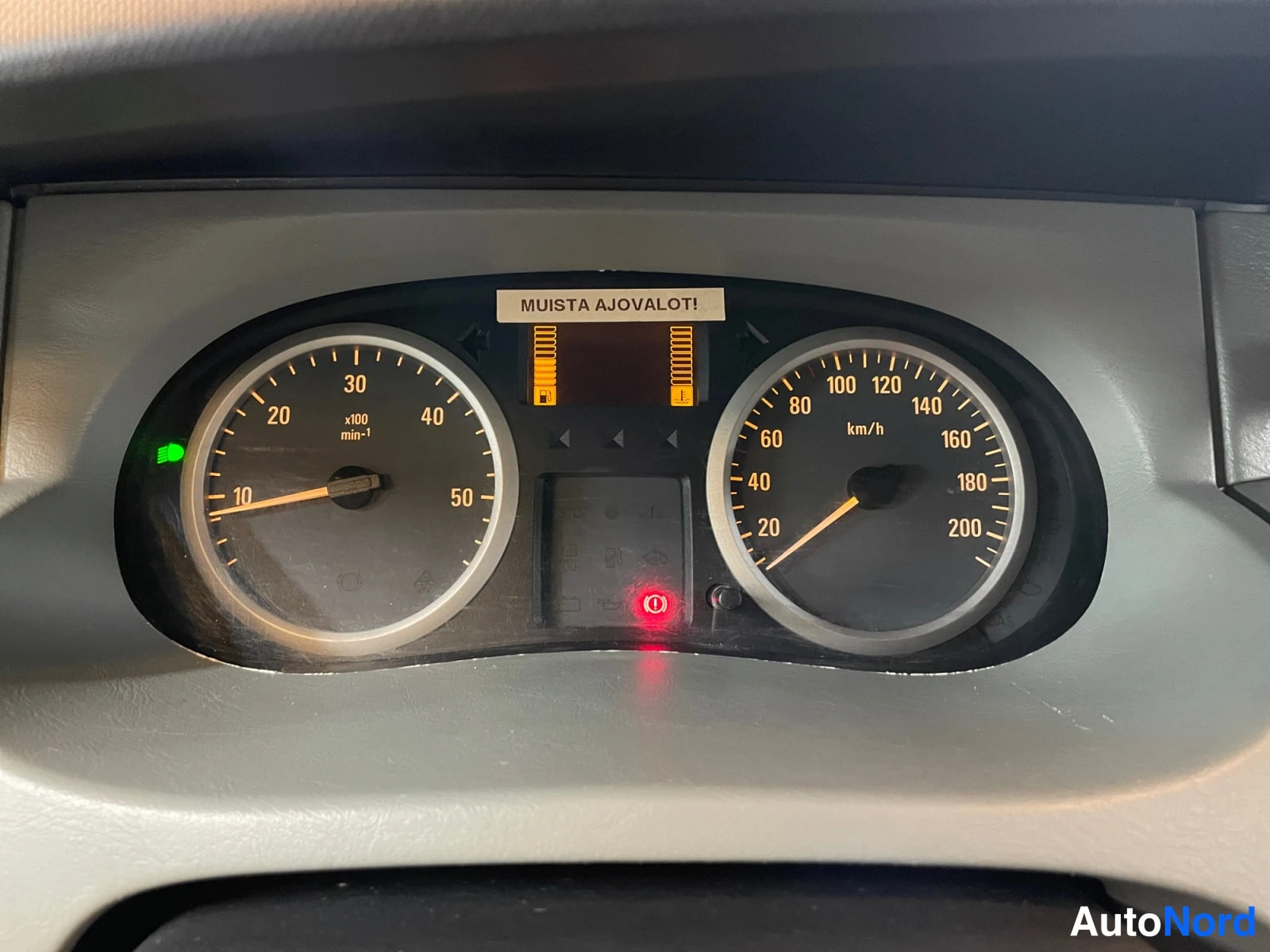 Harmaa Opel Vivaro 2008, yksityiskohta, kuva 23