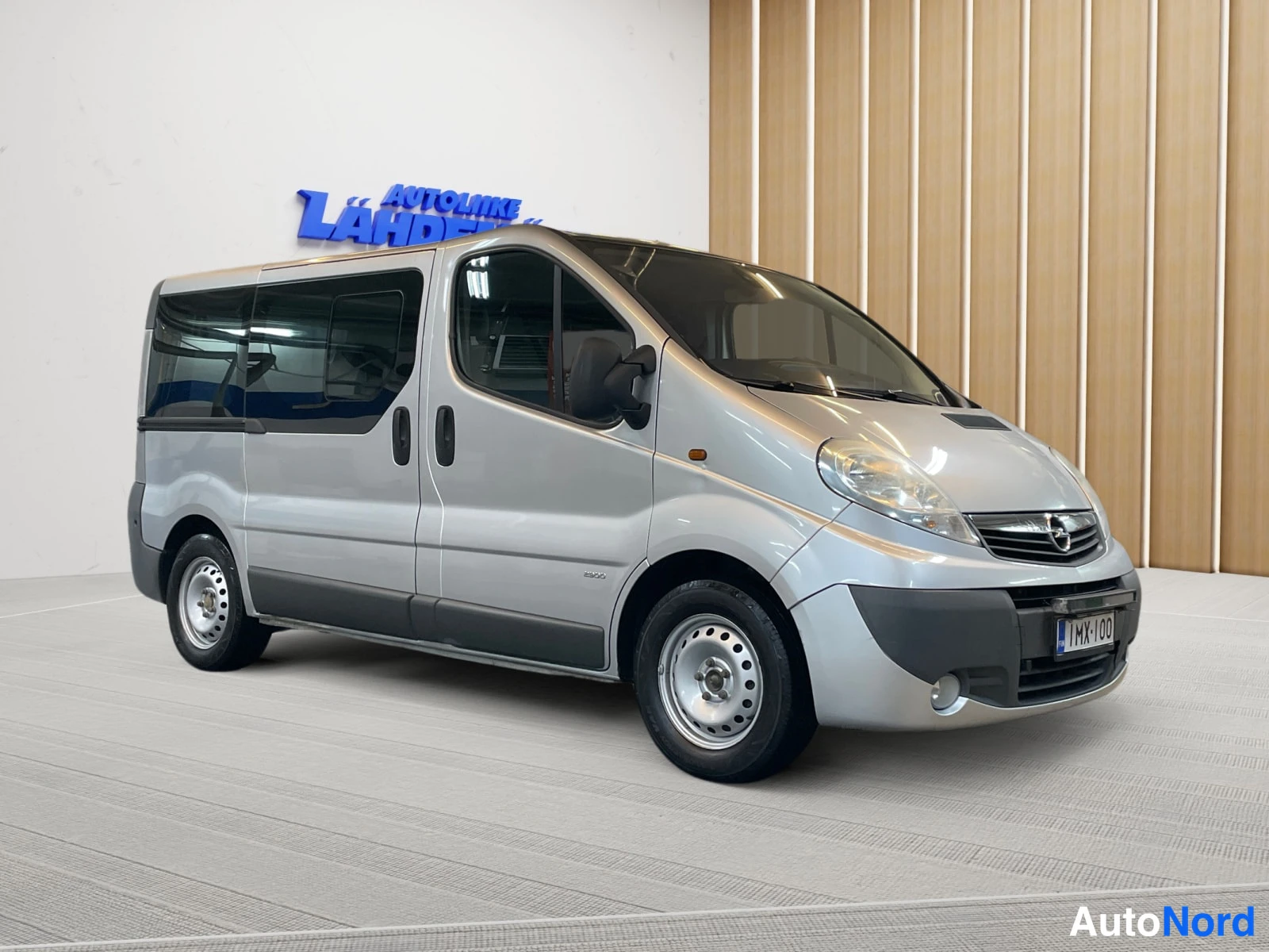 Harmaa Opel Vivaro 2008, etuviisto, keula oikealle, kuva 3