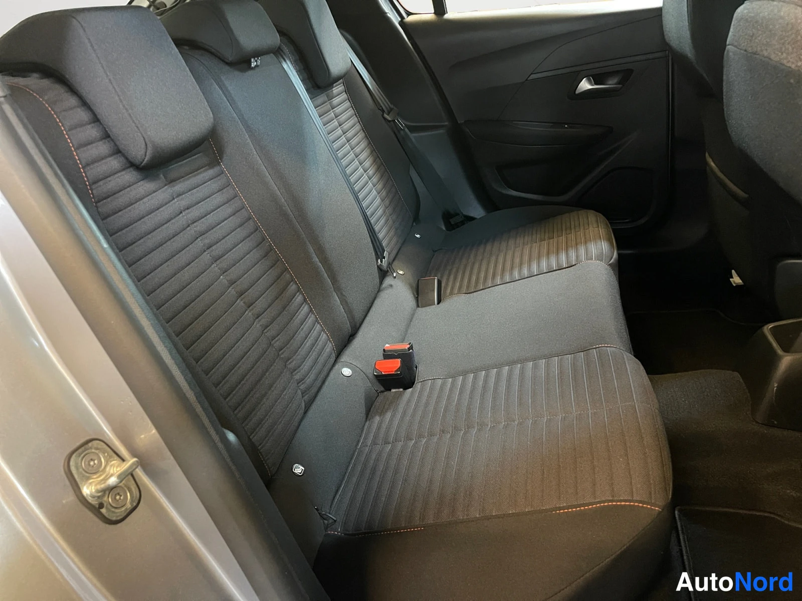 Harmaa Peugeot 208 2023, kuva 18