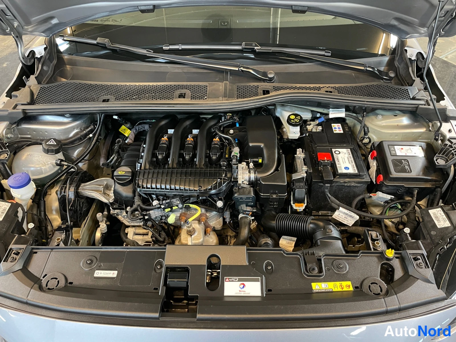 Harmaa Peugeot 208 2023, kuva 21