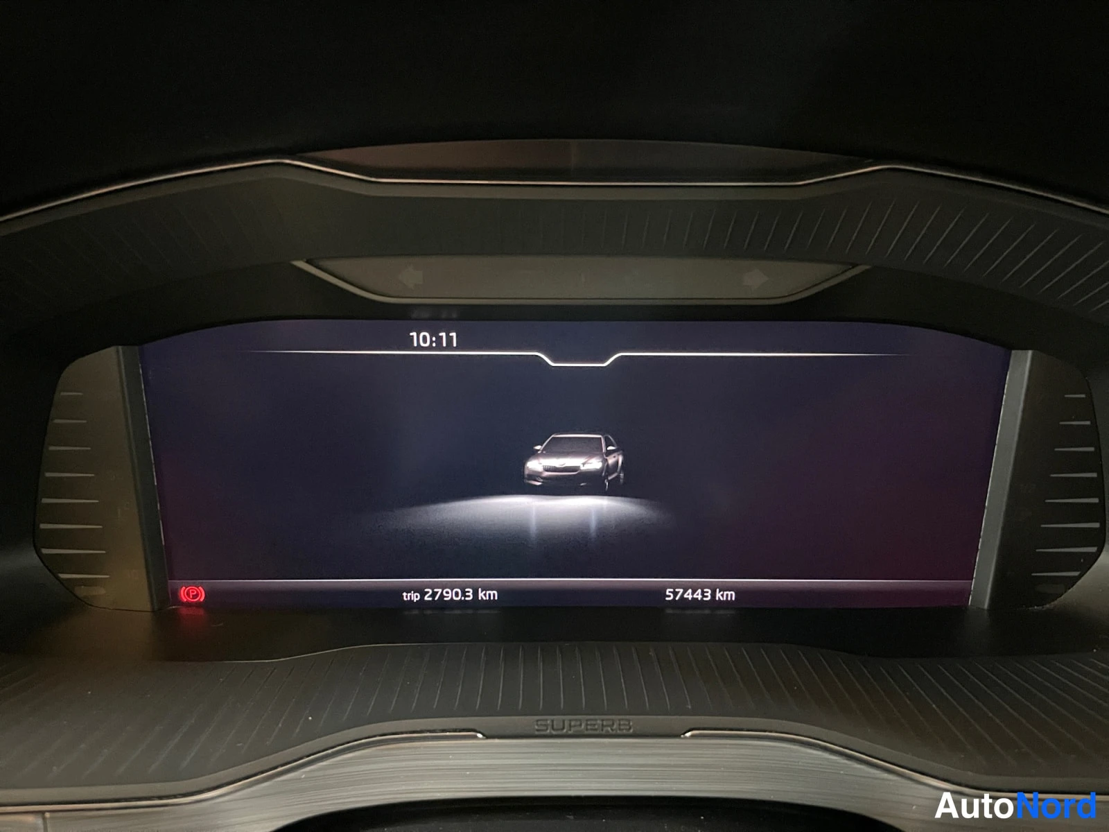 Harmaa Skoda Superb 2021, yksityiskohta, kuva 11