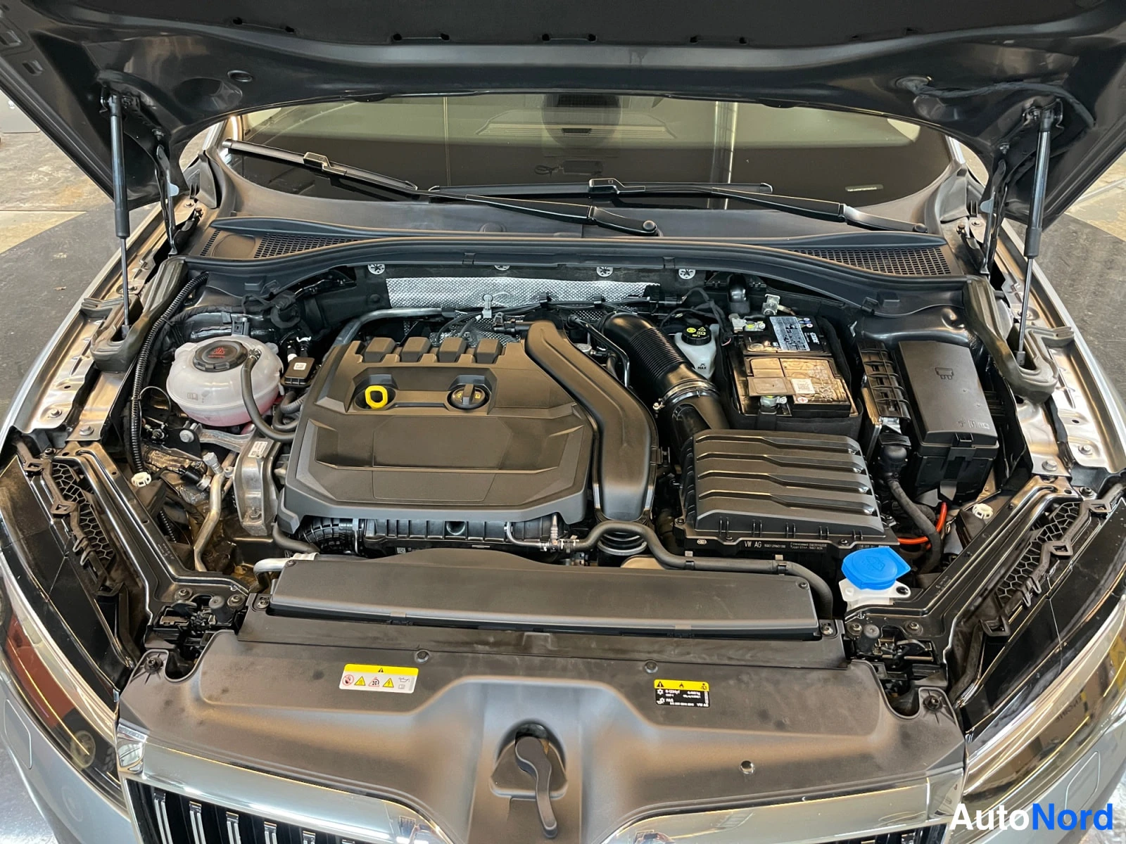 Harmaa Skoda Superb 2021, kuva 19