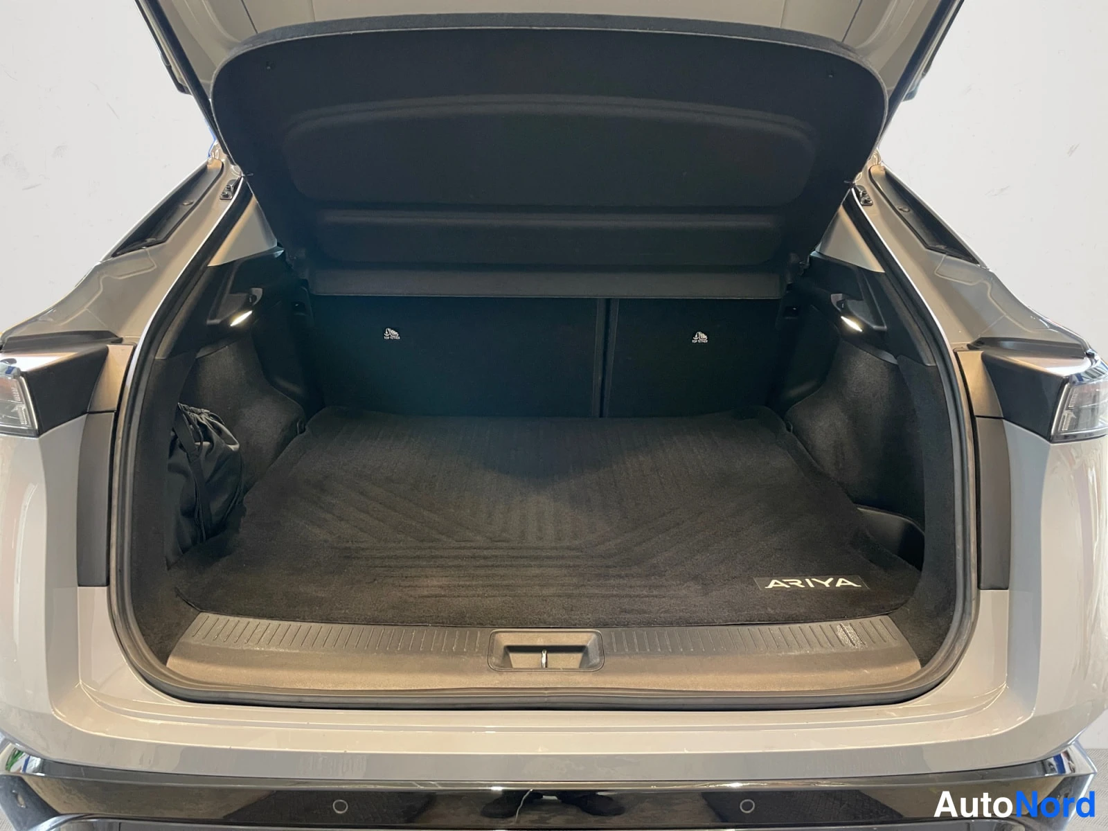 Grey Nissan Ariya 2024, photo 18