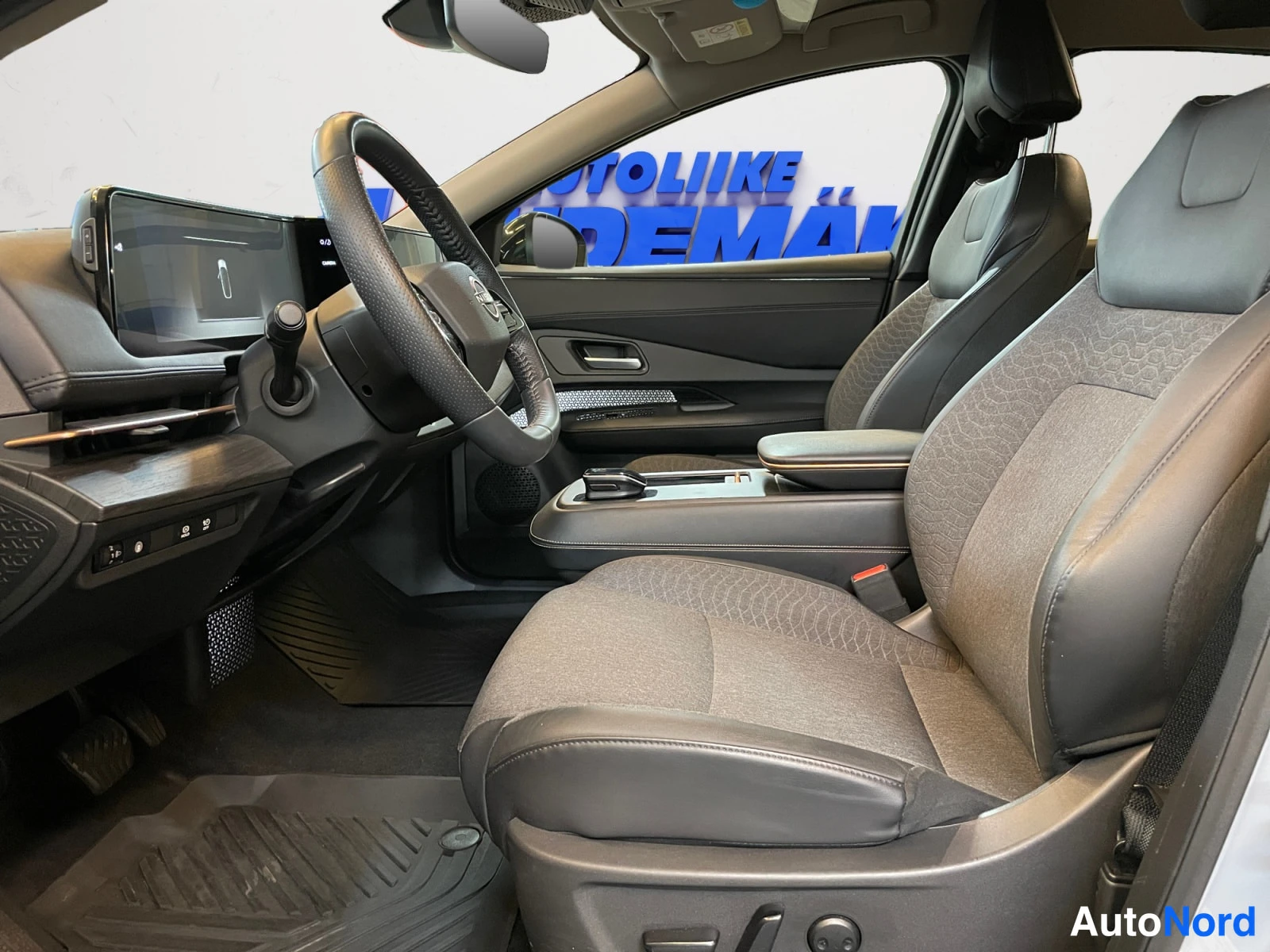 Grey Nissan Ariya 2024, photo 10